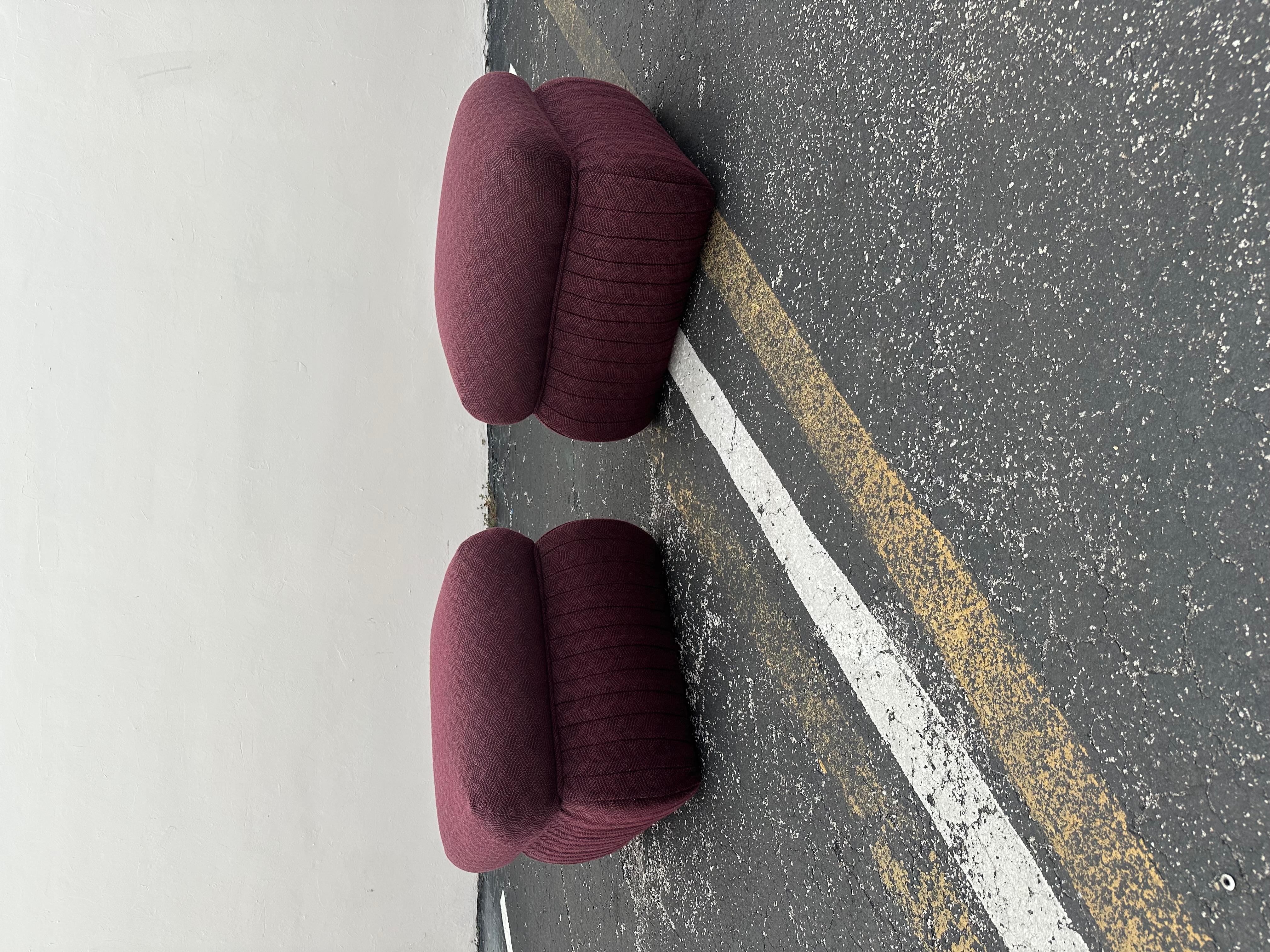 1980s Thayor Post Modern Violet Pleated Ottomans, Set of 2 In Good Condition For Sale In Fort Lauderdale, FL