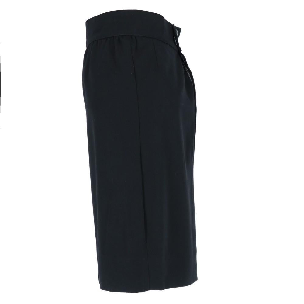 Thierry Mugler black wool above the knee pencil skirt. Central rear fastening with two press studs and zip.

Years: 80s
Made in France

Size: 36 FR
Flat measurements
Height: 51 cm
Waist: 31 cm
Hips: 39 cm