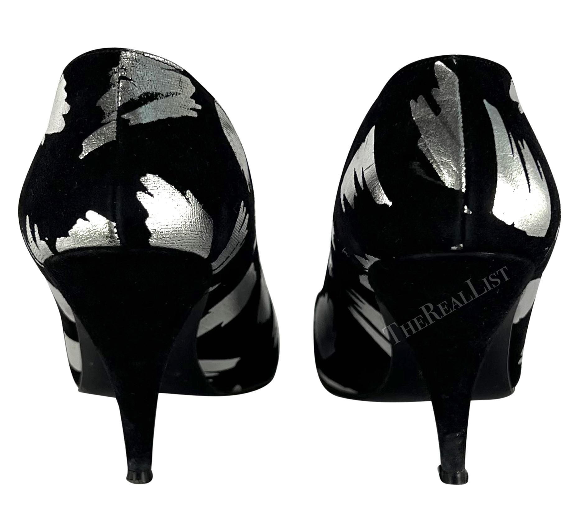 De las mujeres Años 80 Thierry Mugler Bombas de ante negro abstracto plateado metalizado Talla 5.5B en venta