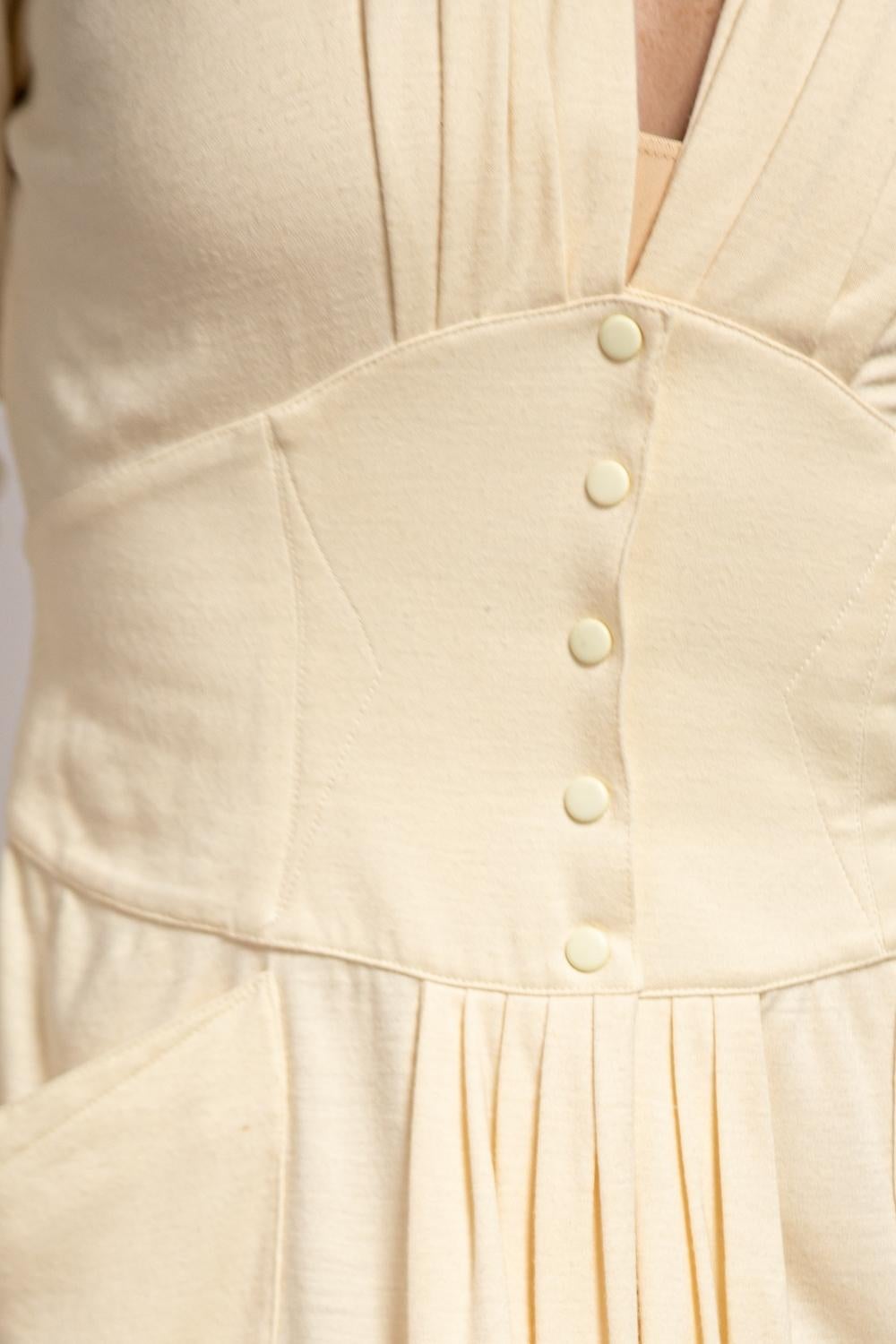 1980er THIERRY MUGLER Cremefarbenes Kleid aus Wollmischung und Jersey mit Ärmeln und Taschen im Angebot 5