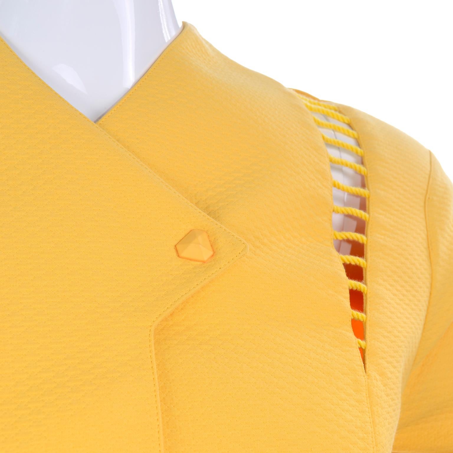 Thierry Mugler Paris jupe jaune vintage avec blazer péplum ajouré, années 80 Excellent état - En vente à Portland, OR