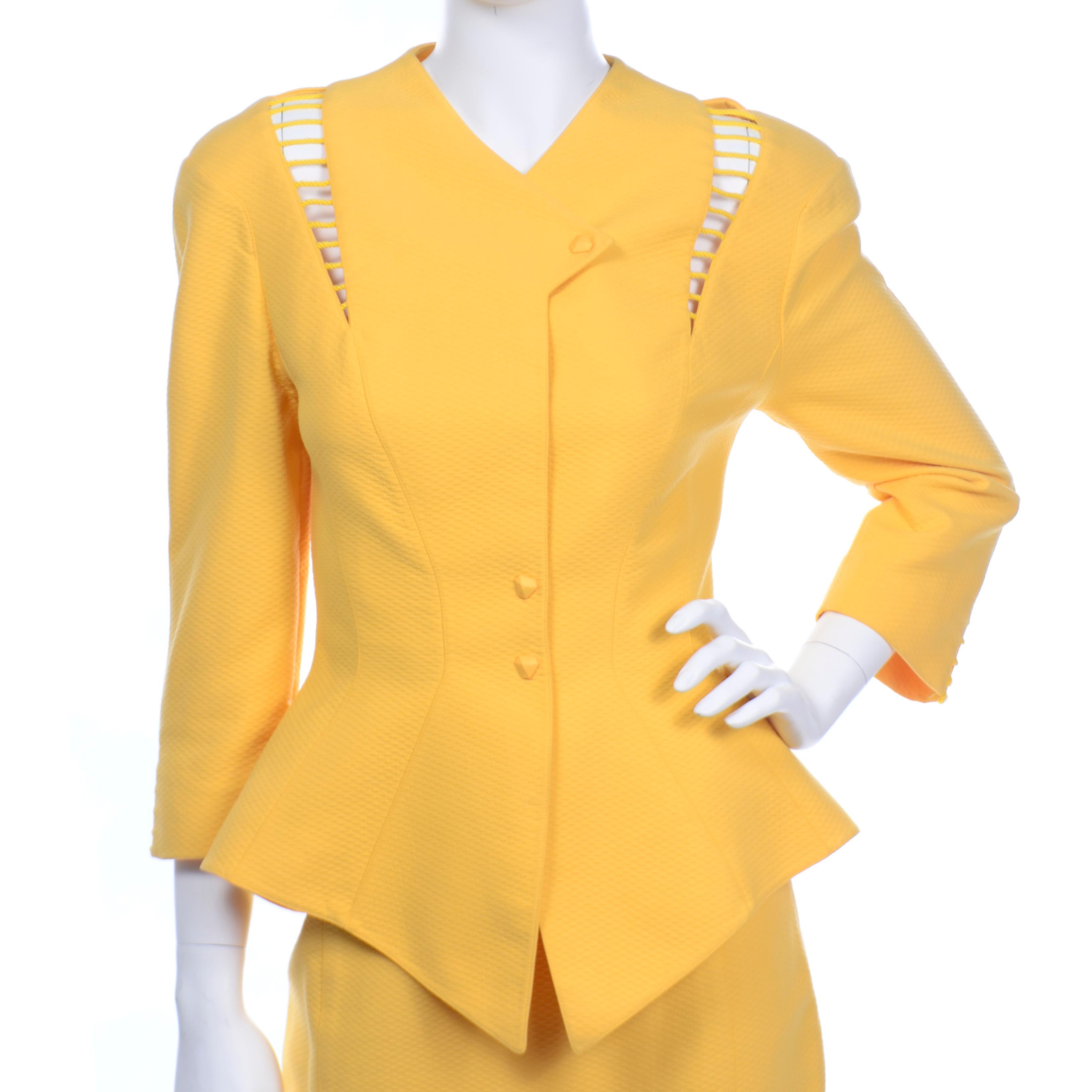 Jaune Thierry Mugler Paris jupe jaune vintage avec blazer péplum ajouré, années 80 en vente
