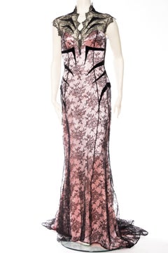1980er THIERRY MUGLER Rosa Seiden-Charmeuse-Kleid mit Schleppe und schwarzer Chantilly-Spitze Wi