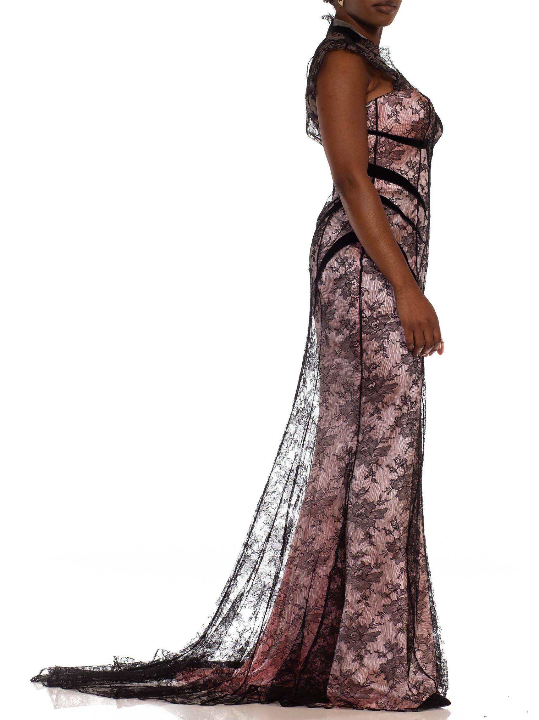 1980S THIERRY MUGLER Pink Silk Charmeuse & Black Chantilly Lace Trained Gown Wi In Good Condition For Sale In New York, NY