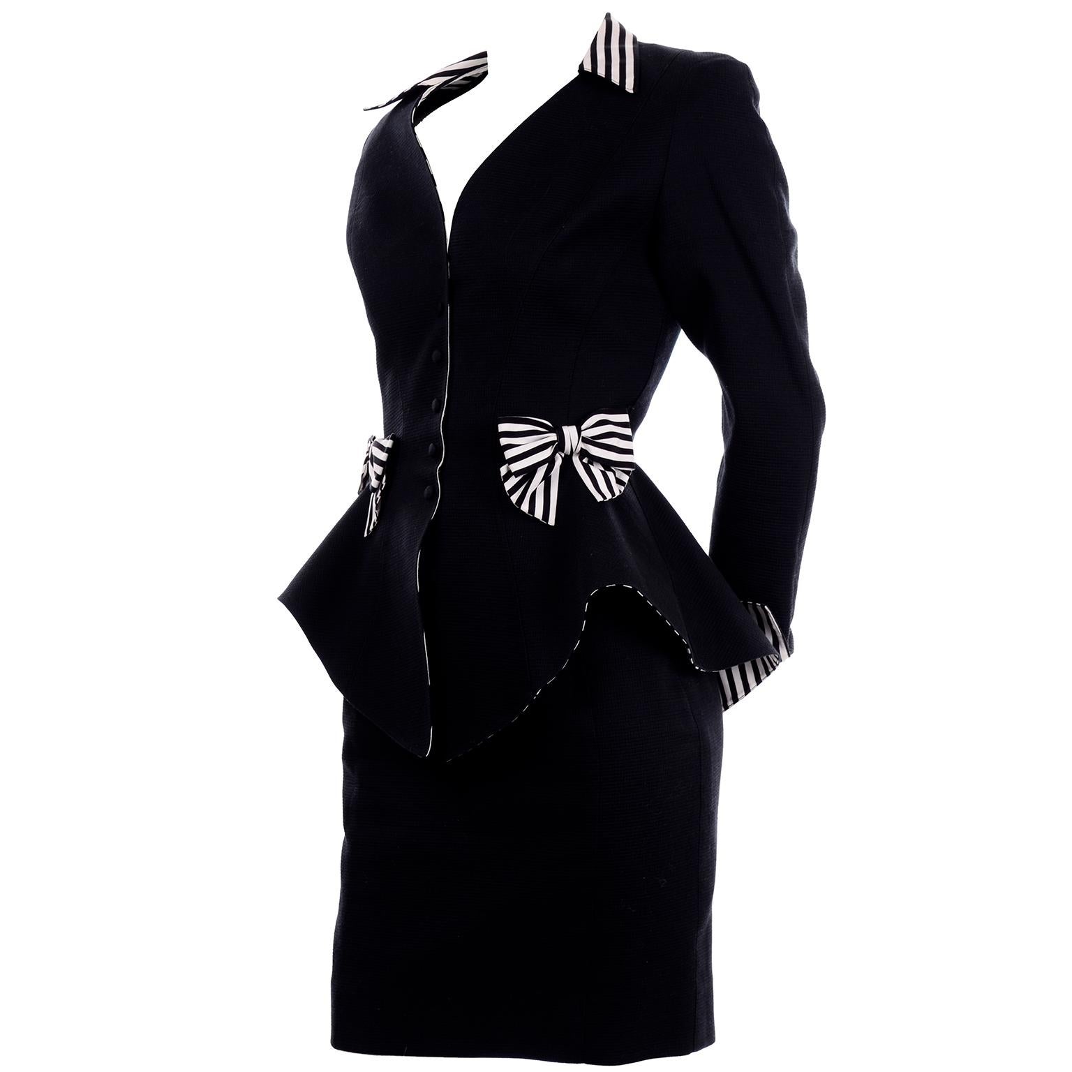 1980 Thierry Mugler Vintage Black Peplum Blazer &  Combinaison jupe avec nœuds rayés en vente 2