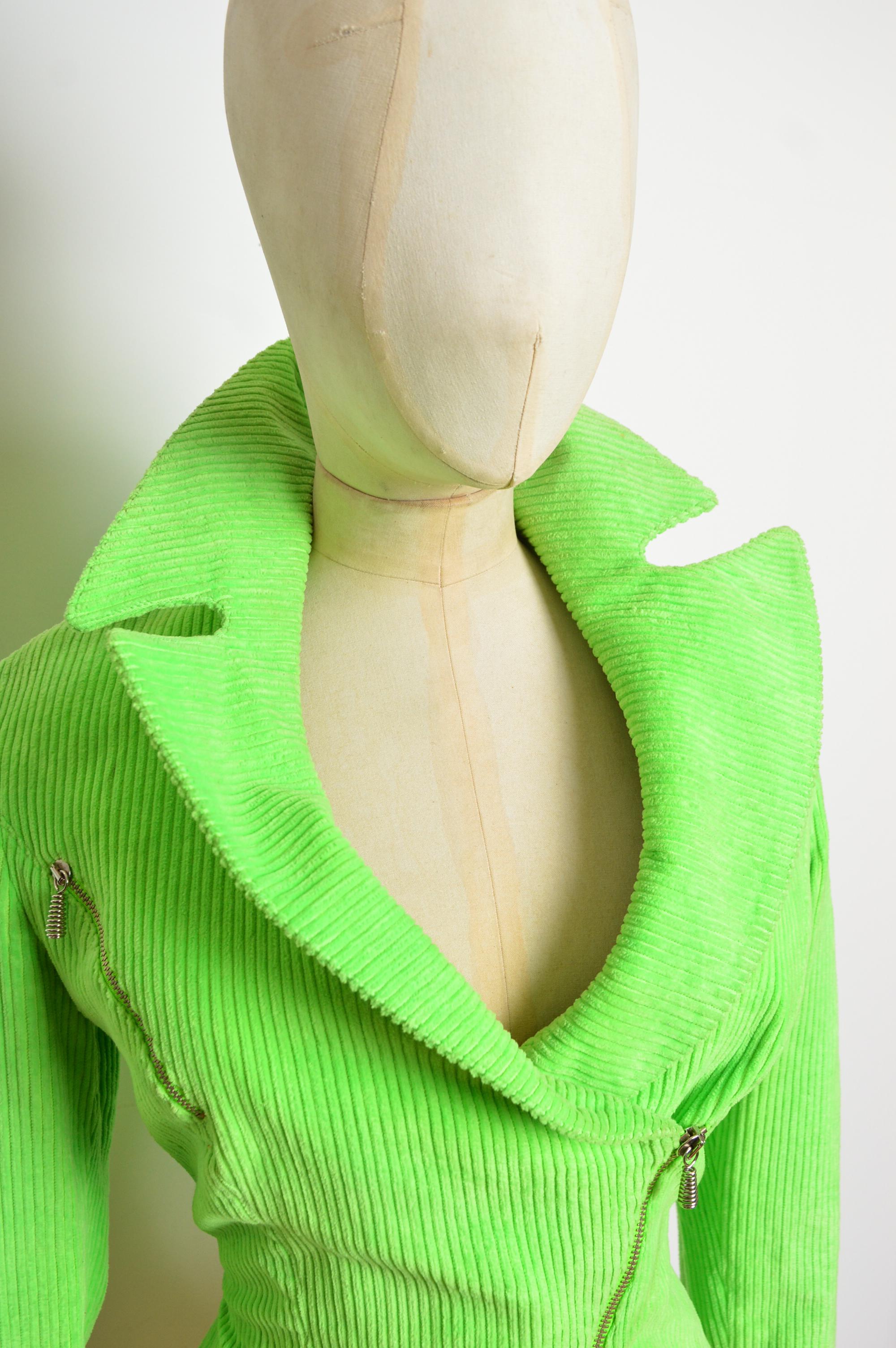 1980s THIERRY MUGLER Wasp Waist Neon Green Corduroy fitted Blazer Biker Jacket Verde en venta