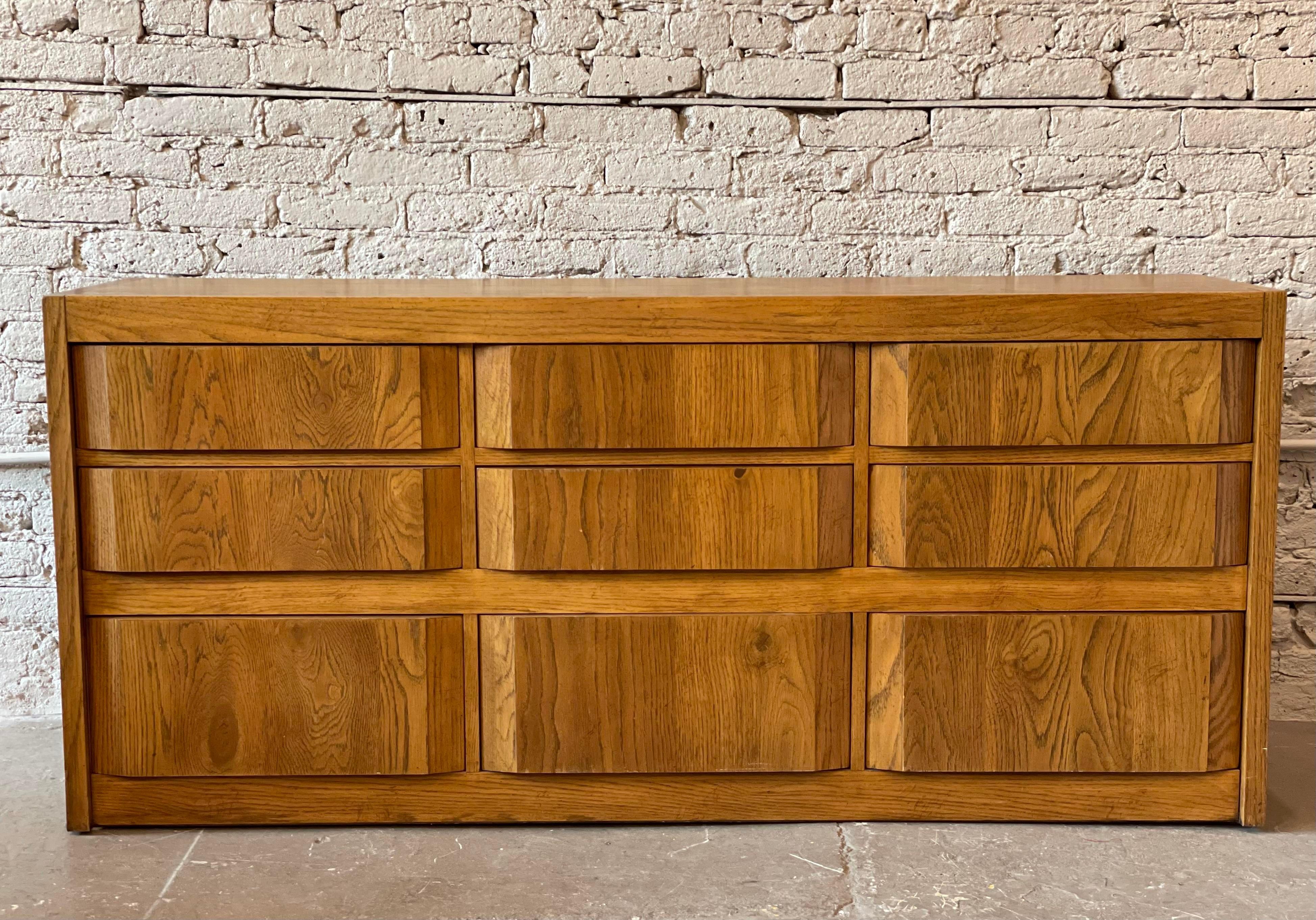1980s Thomasville Solid Wood Vintage Dresser Mid Century  For Sale 2