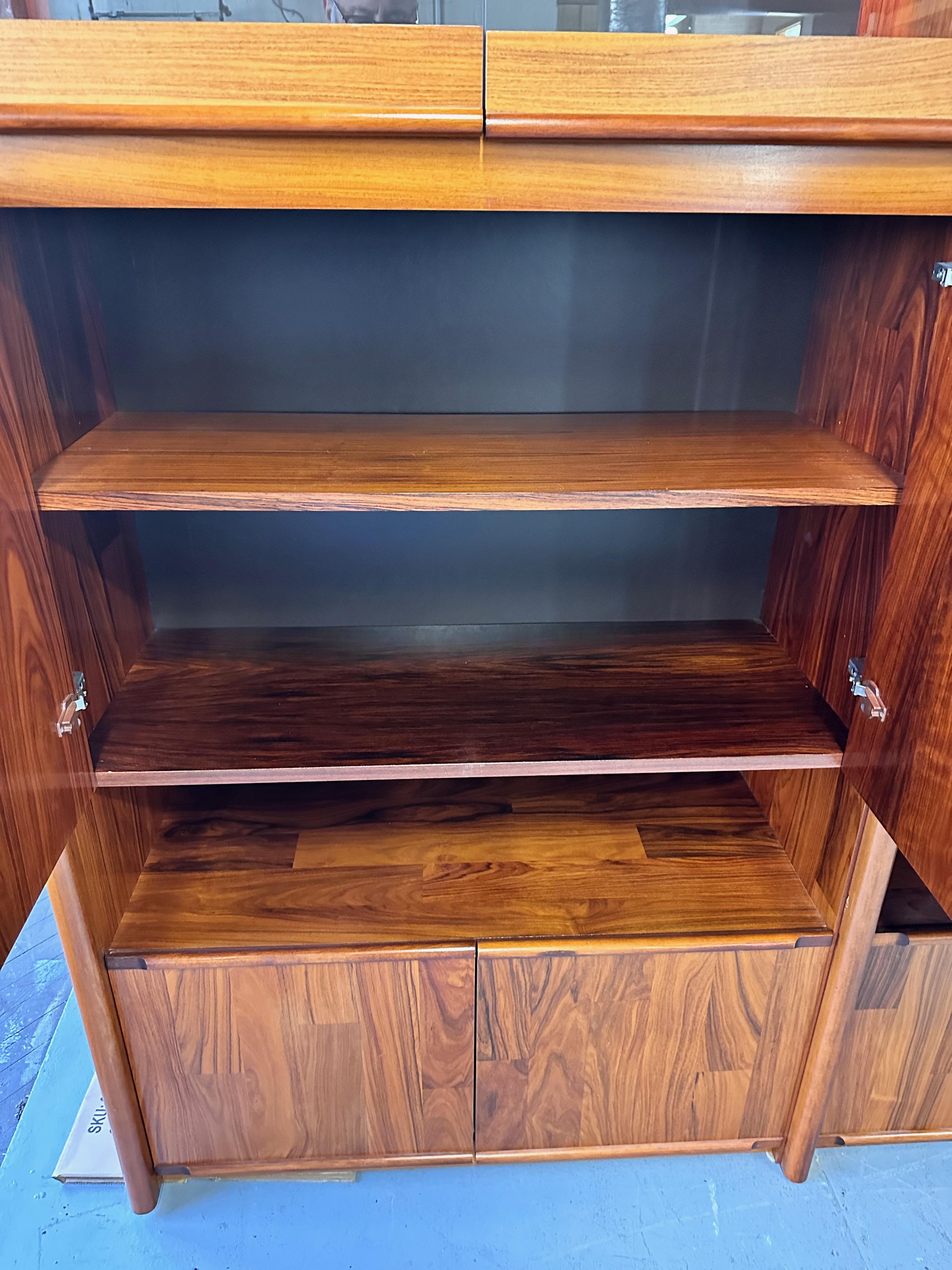1980s Three Piece Lighted Rosewood Veneer Wall Unit the Style of Jorge Zalszupin For Sale 4