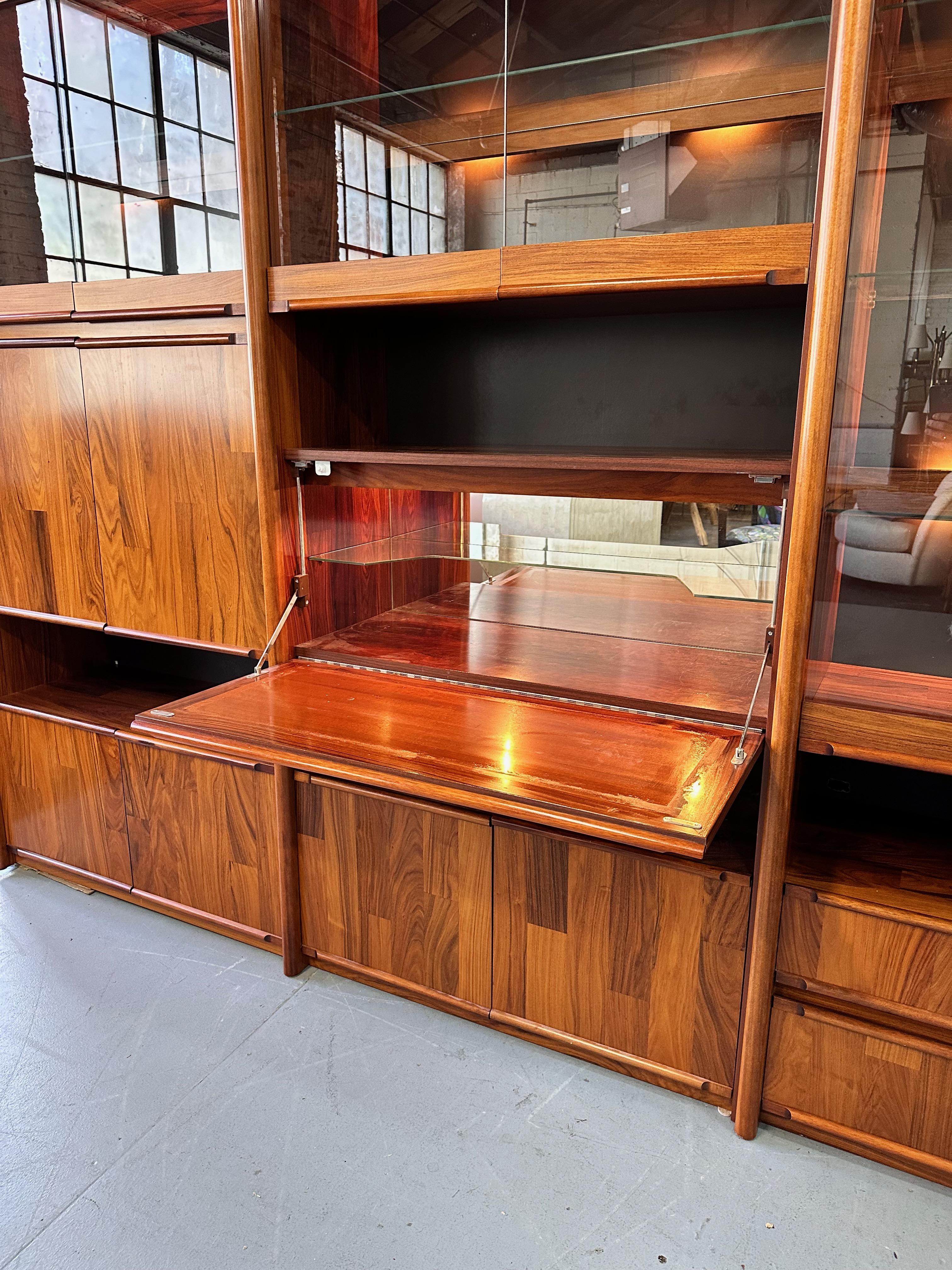 1980s Three Piece Lighted Rosewood Veneer Wall Unit the Style of Jorge Zalszupin For Sale 6