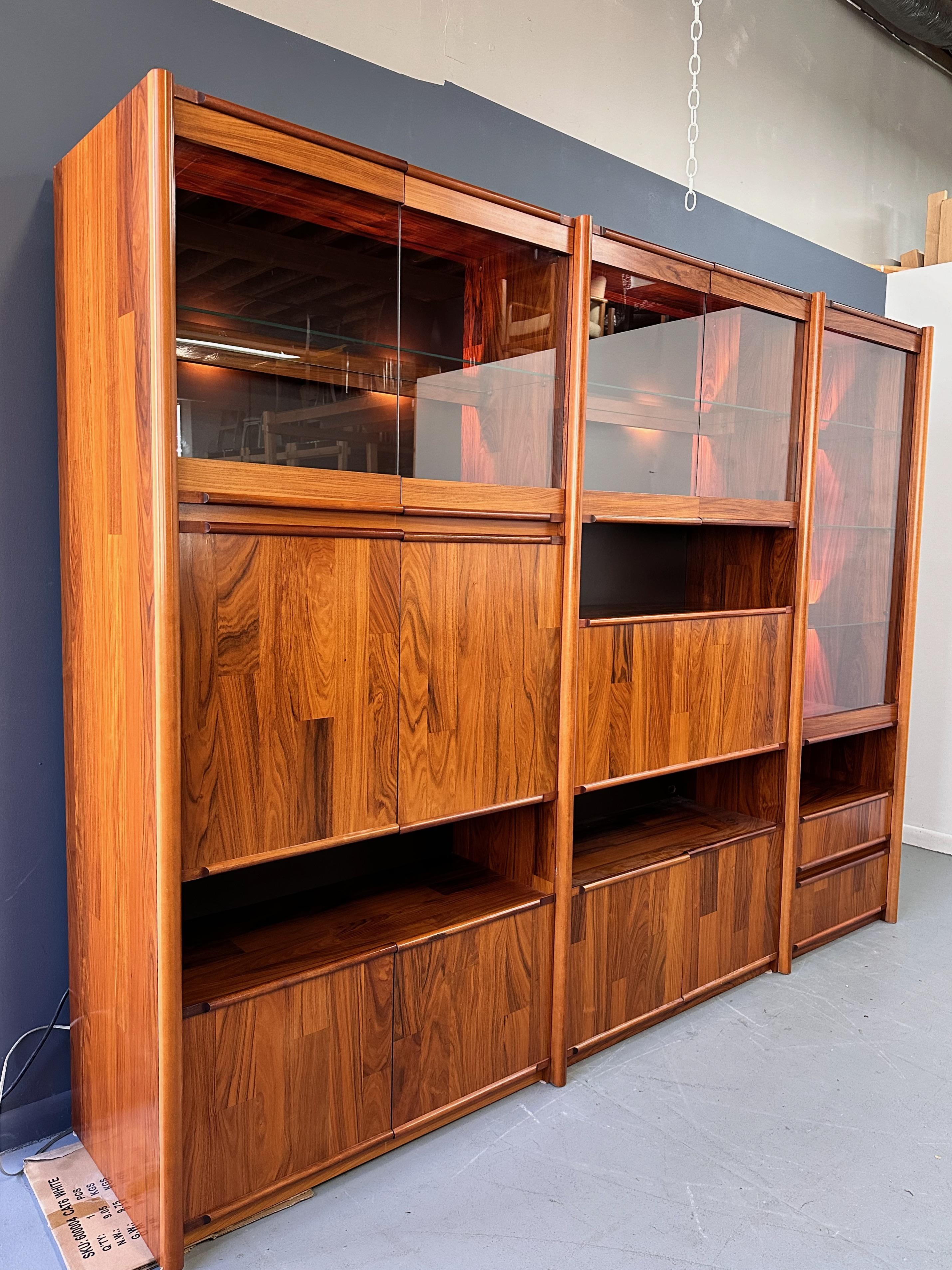 North American 1980s Three Piece Lighted Rosewood Veneer Wall Unit the Style of Jorge Zalszupin For Sale