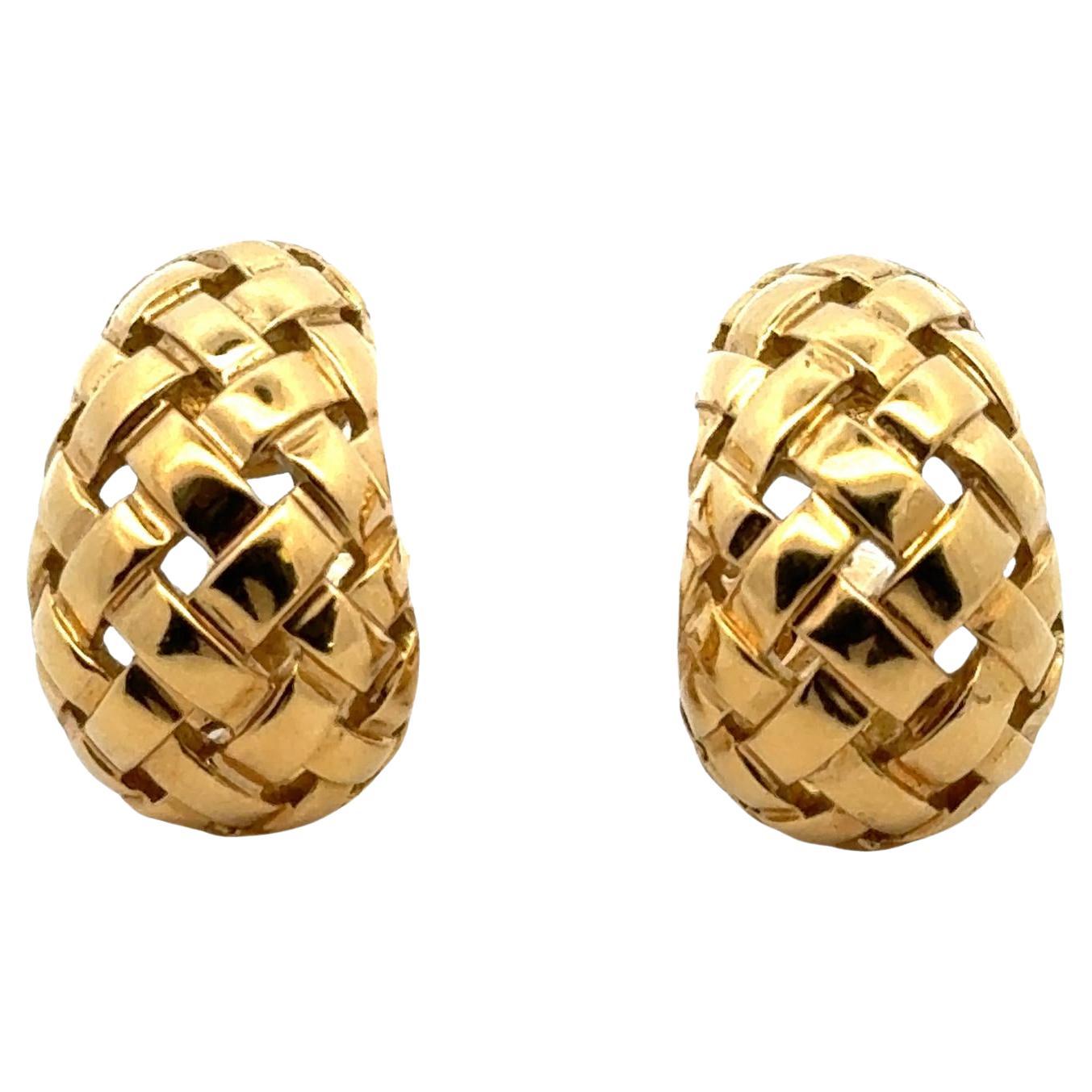 1980's Tiffany Basket Weave 18 Karat Yellow Gold J Hoop Lever-Back Earrings For Sale