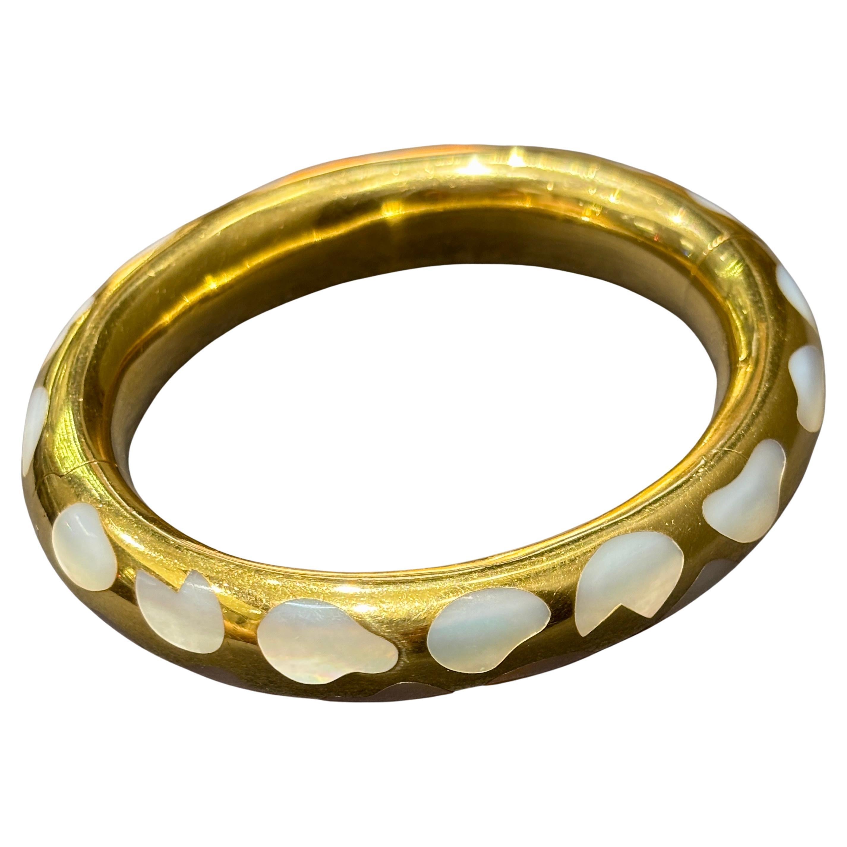 1980s Tiffany 
Co 18k gold and mother of pearl bangle en venta