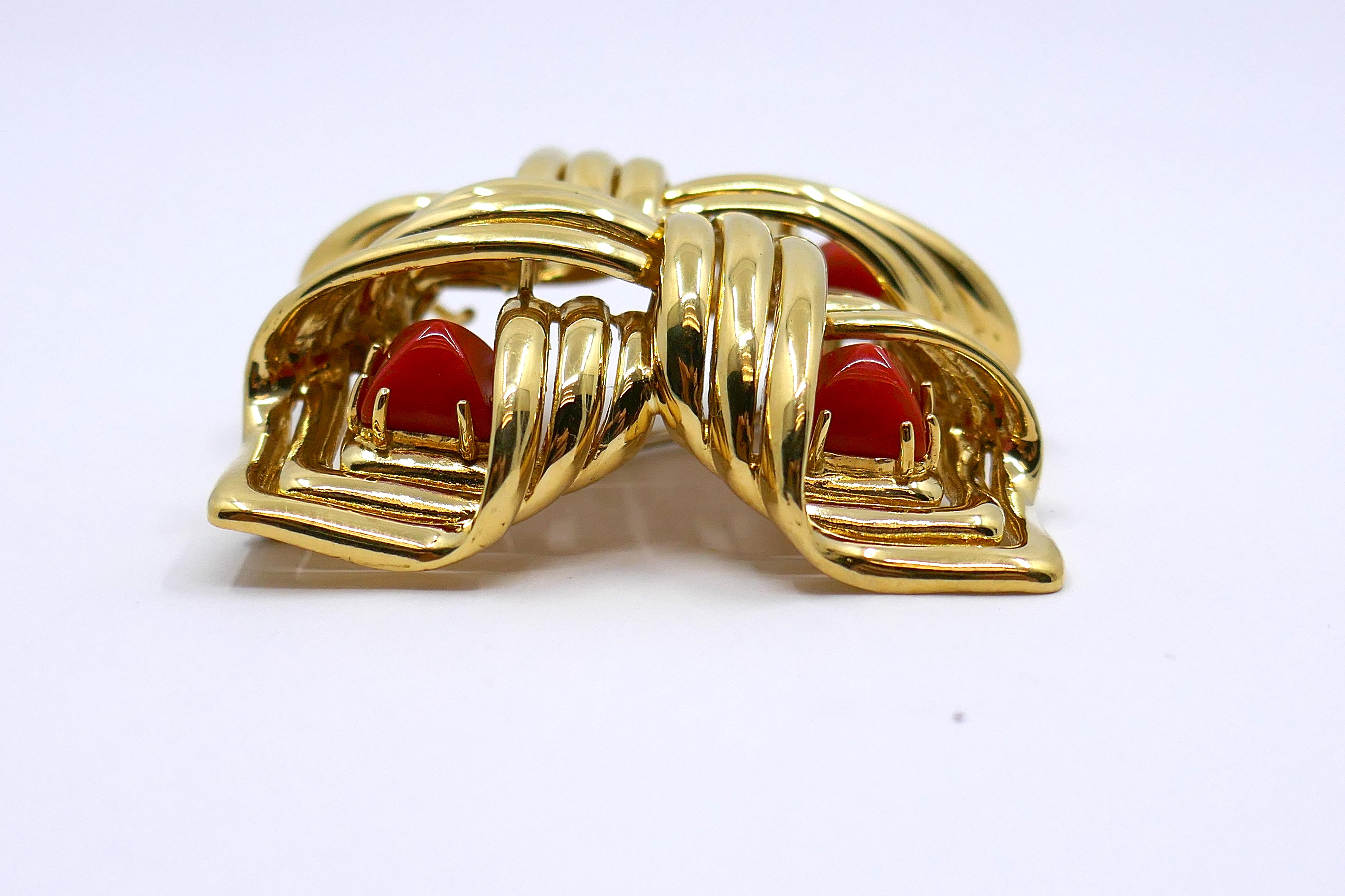 1980s Tiffany & Co. 18k Gold Coral Brooch In Good Condition In Beverly Hills, CA