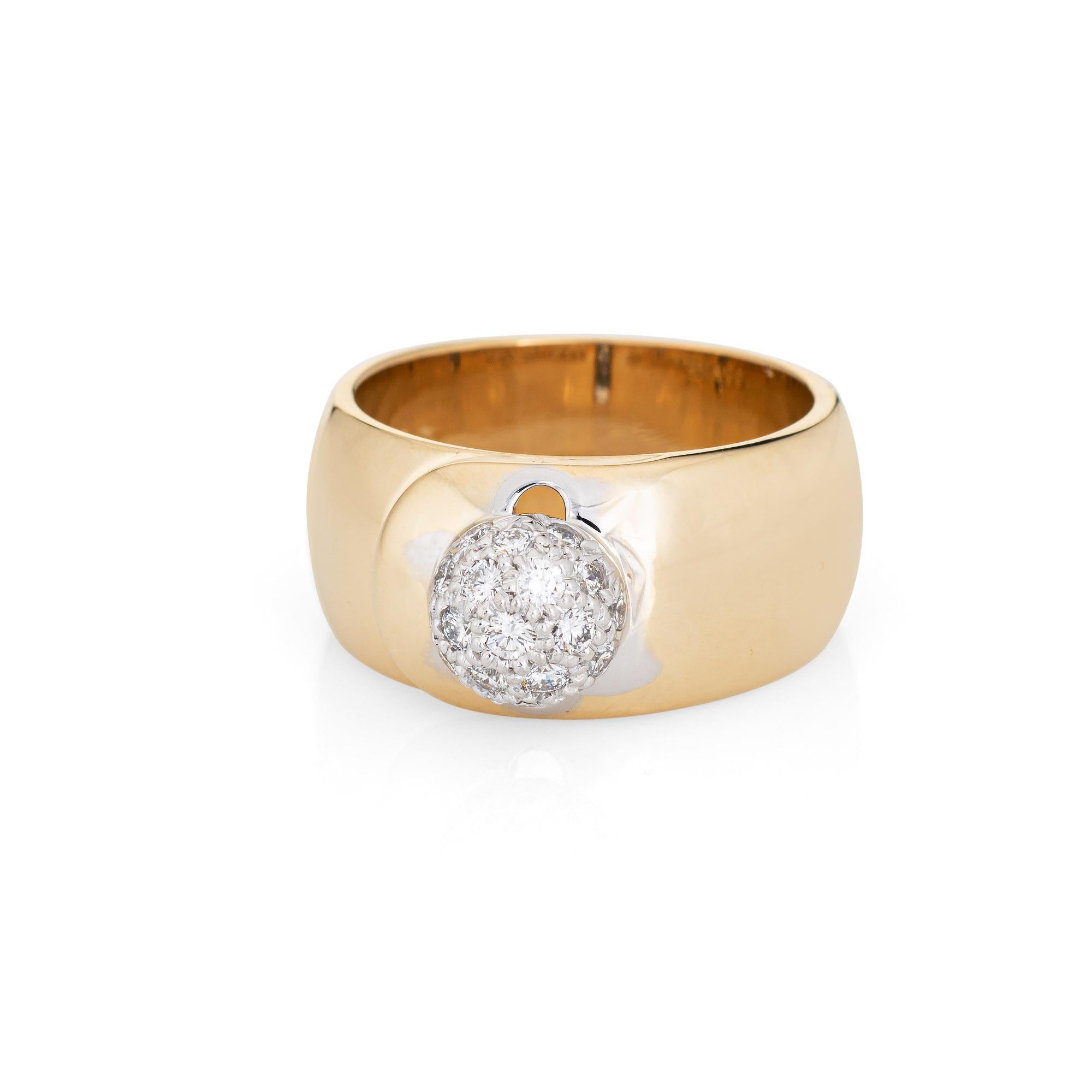 Bague boule en diamant vintage de Tiffany & By (attribuée à Paloma Picasso), réalisée en or jaune 18 carats et platine (circa 1980).  

Les diamants ronds de taille brillant totalisent un poids estimé à 0,50 carats (couleur estimée G-H et pureté