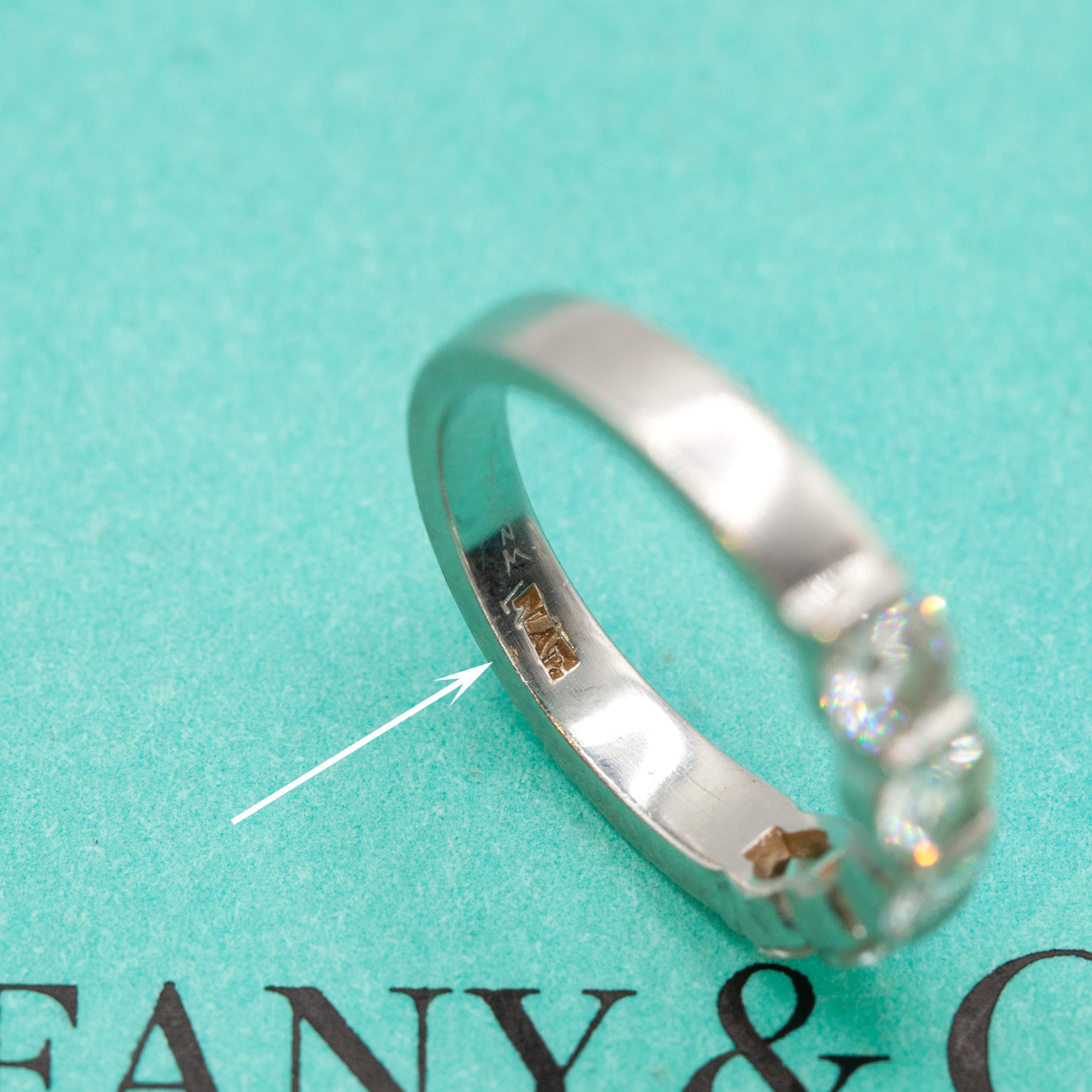 1980er Jahre Tiffany & Co Platin-Ring mit 5 Diamanten im Angebot 4
