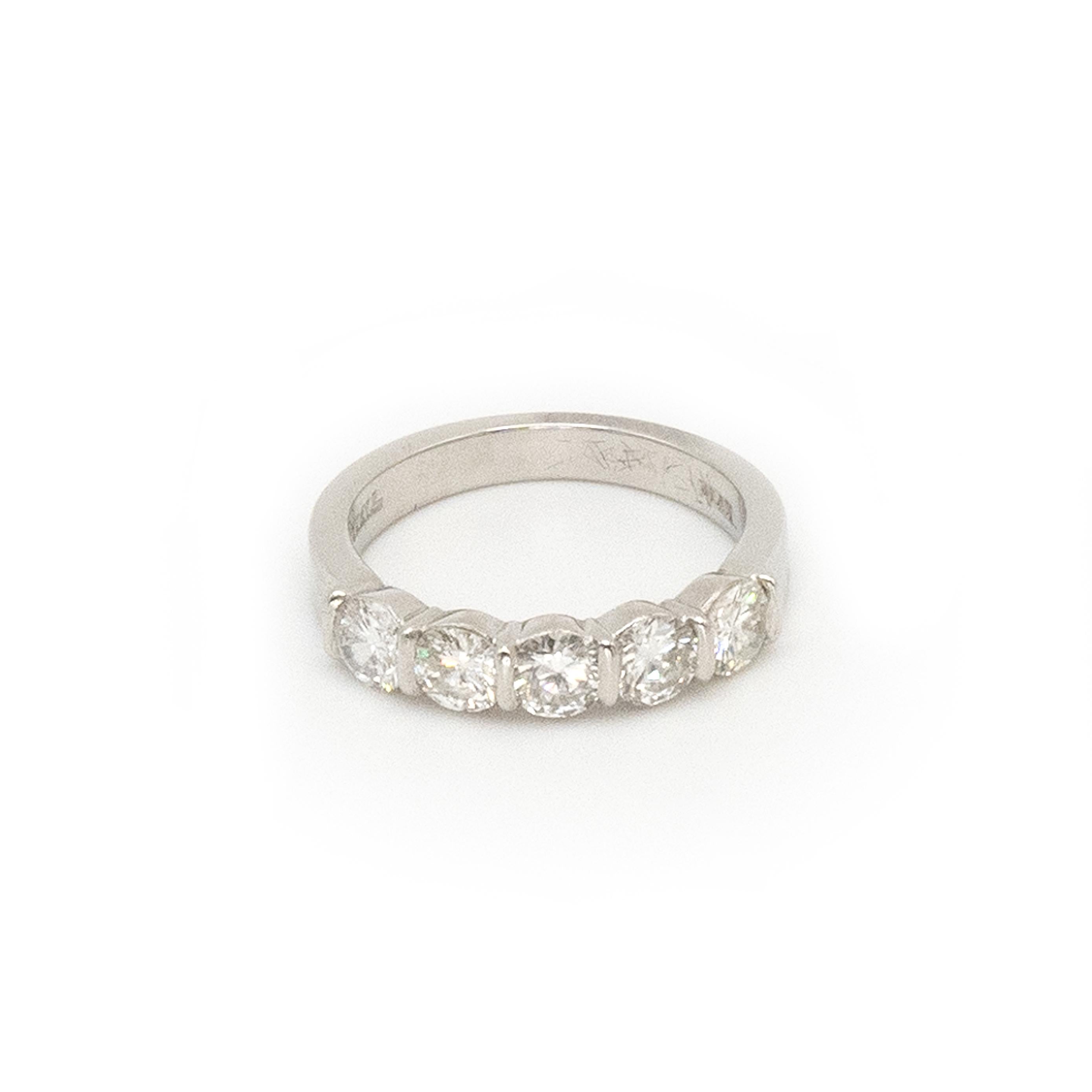 1980er Jahre Tiffany & Co Platin-Ring mit 5 Diamanten (Brillantschliff) im Angebot
