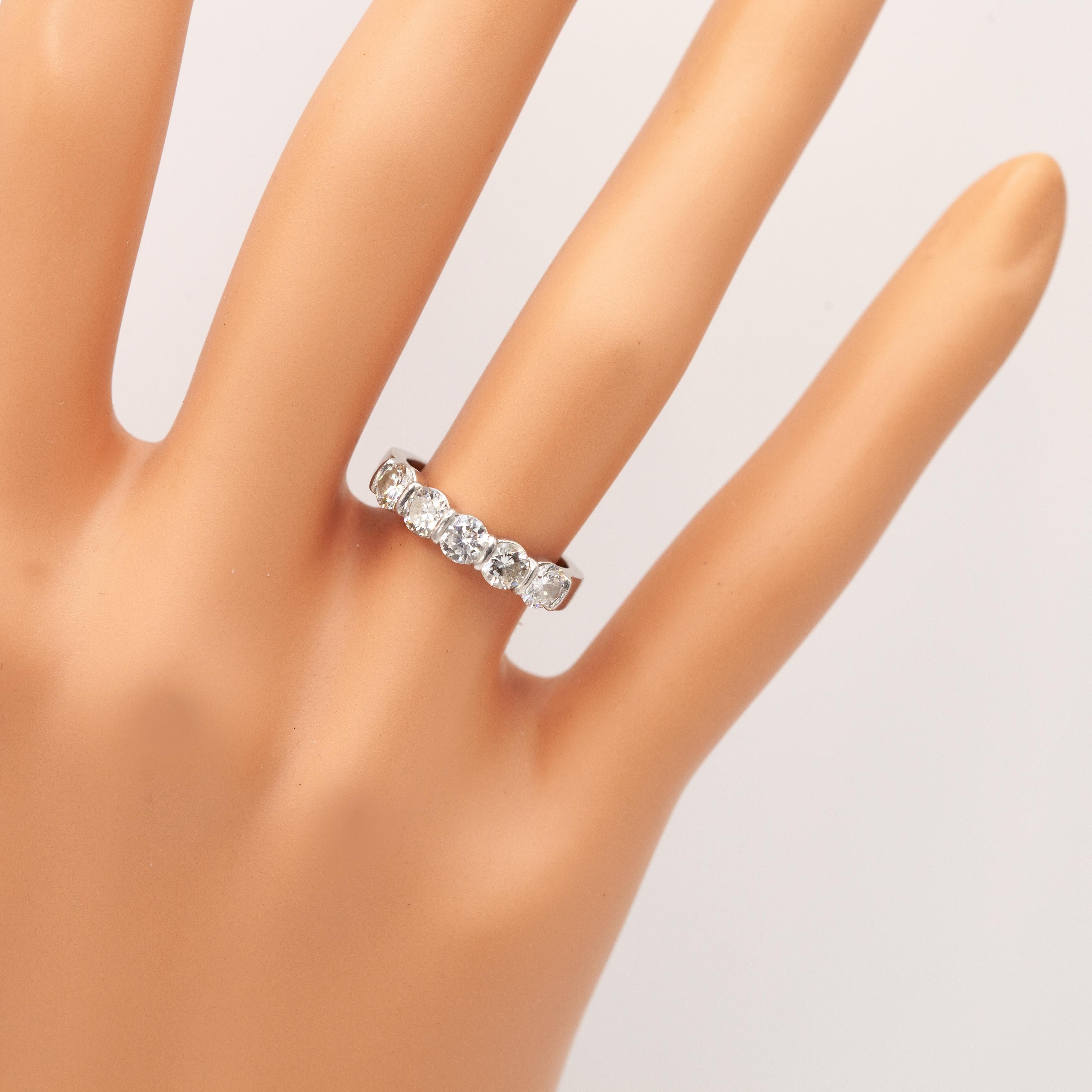 1980er Jahre Tiffany & Co Platin-Ring mit 5 Diamanten im Angebot 2
