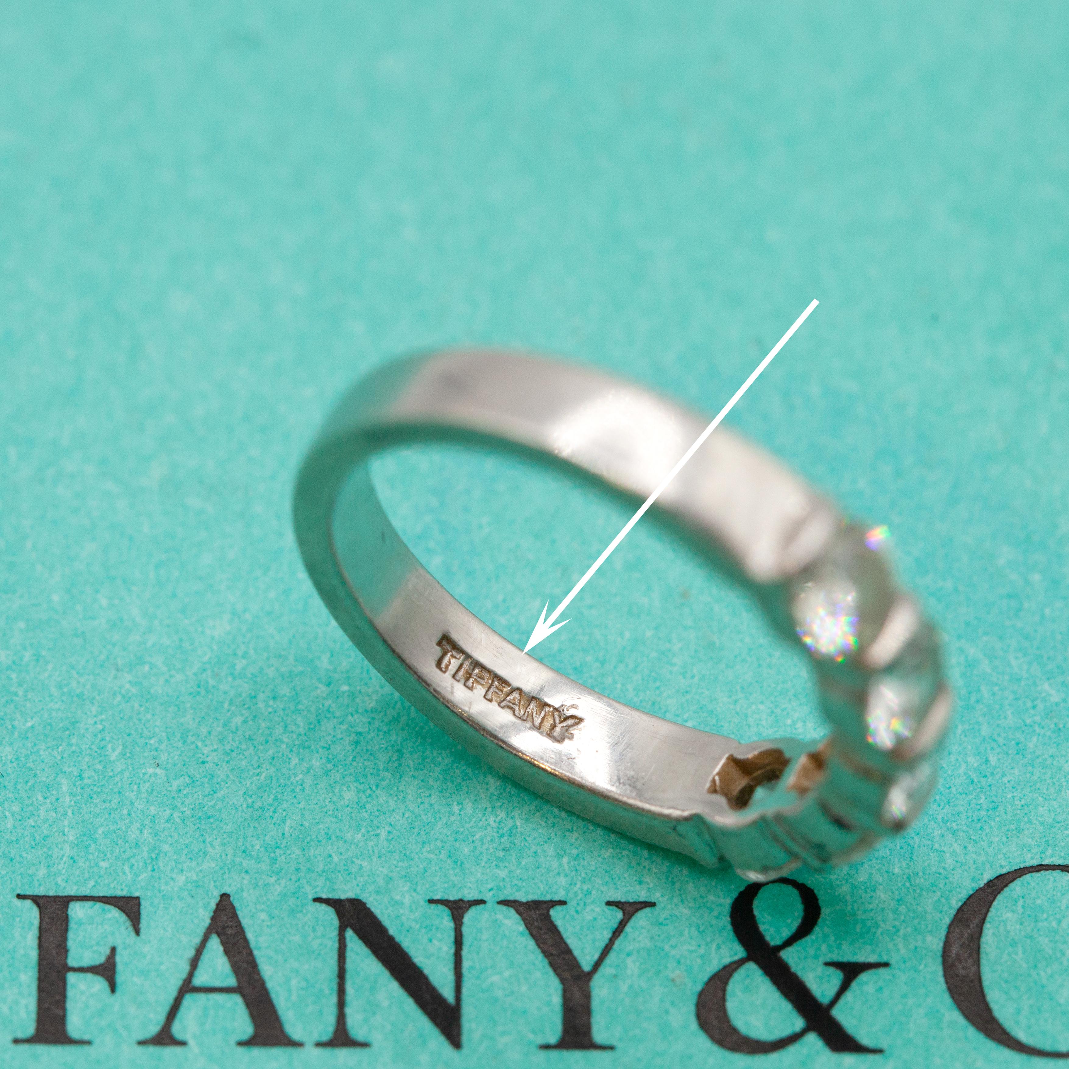 1980er Jahre Tiffany & Co Platin-Ring mit 5 Diamanten im Angebot 3