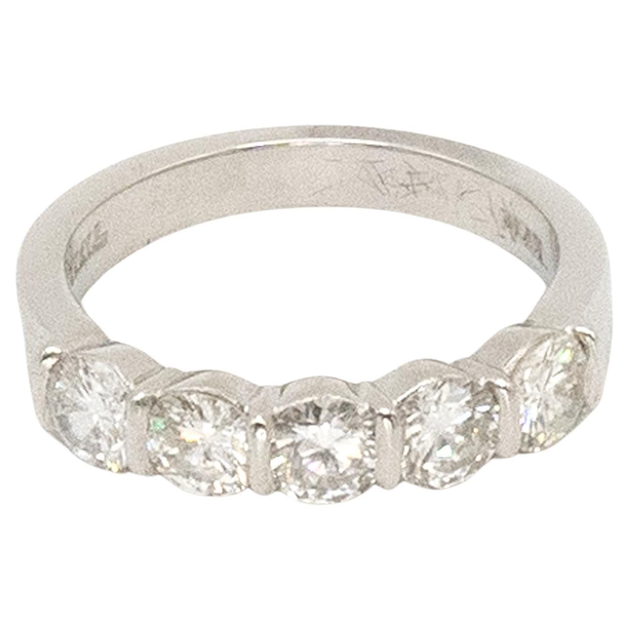 Anillo de 5 diamantes en platino Tiffany & Co. de los años 80