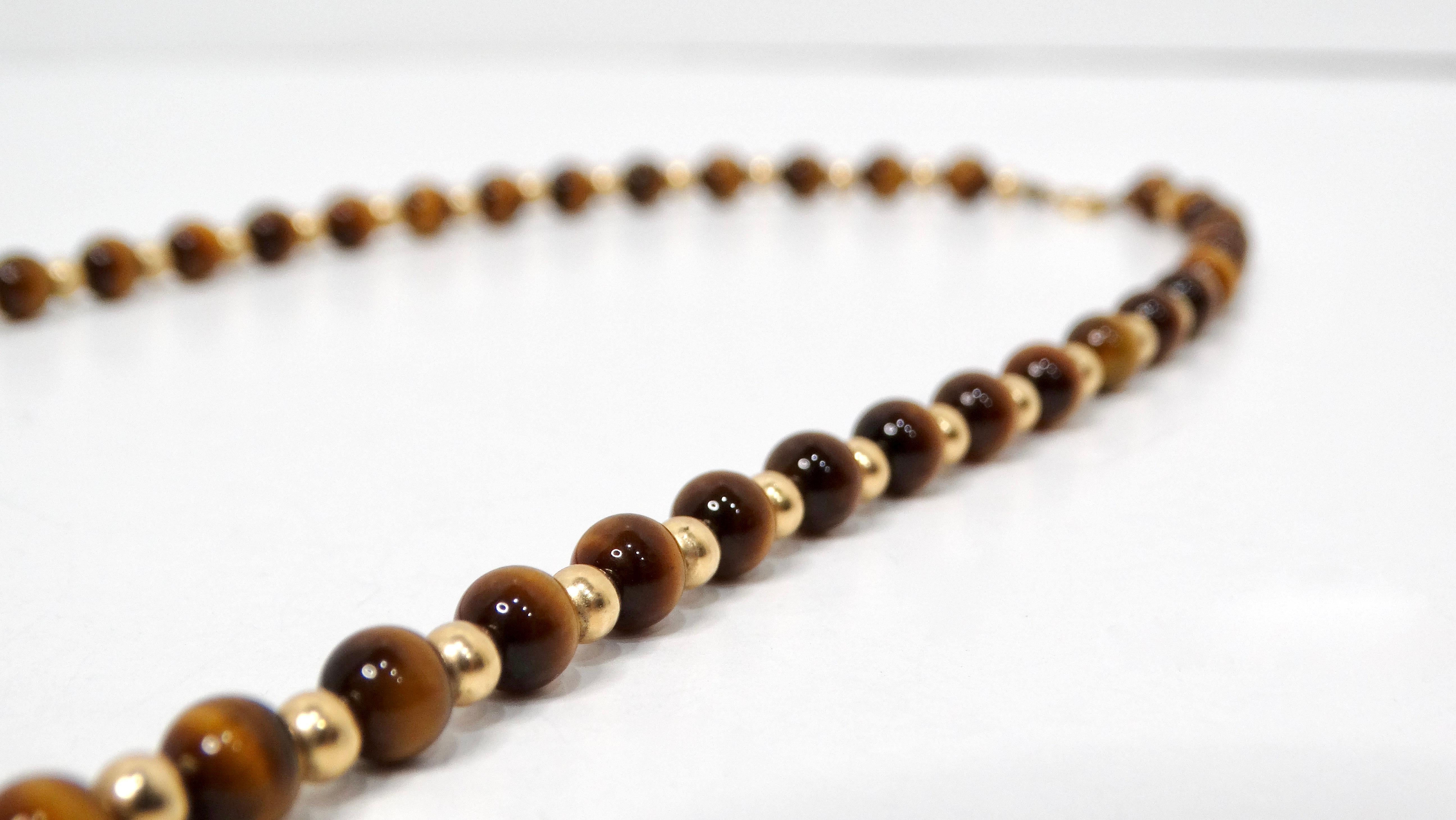 Collier long perlé en or jaune 14 carats et œil de tigre des années 1980 Unisexe en vente