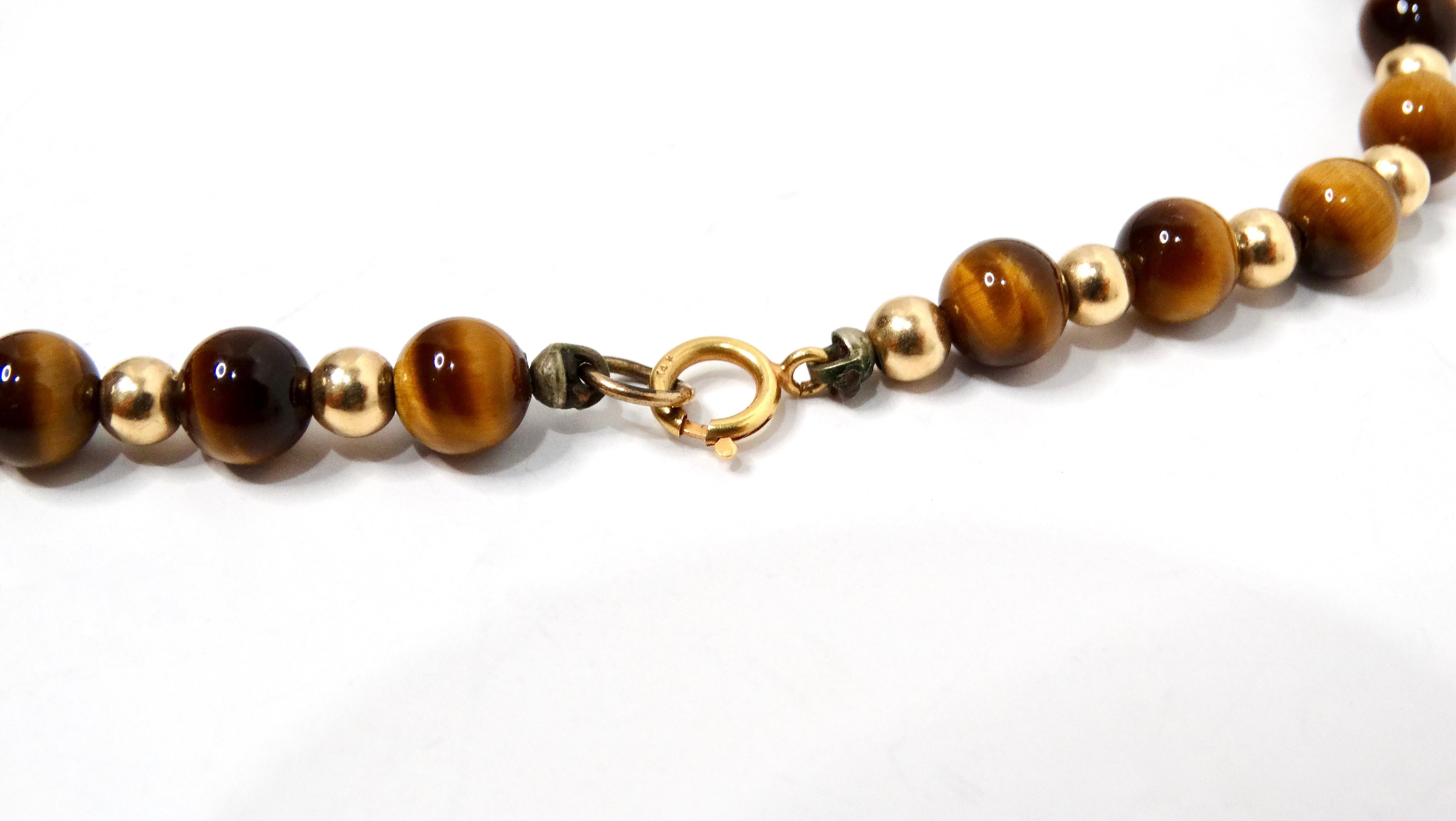 Collier long perlé en or jaune 14 carats et œil de tigre des années 1980 en vente 1