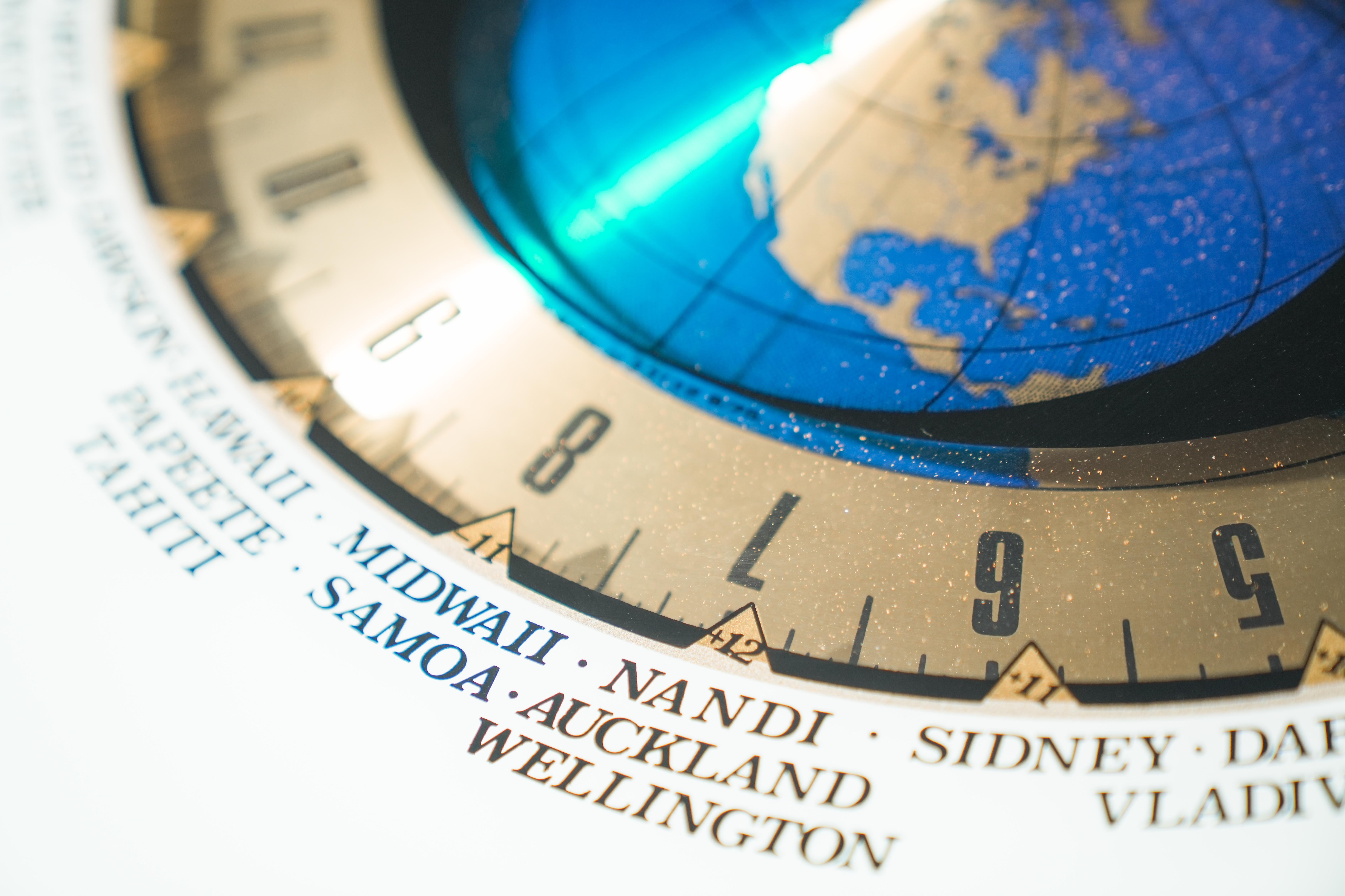 1980er Jahre 'Zeitvergleich' Weltuhr  Einzigartige 24-Stunden-Wanduhr mit internationaler Zeitangabe im Angebot 6