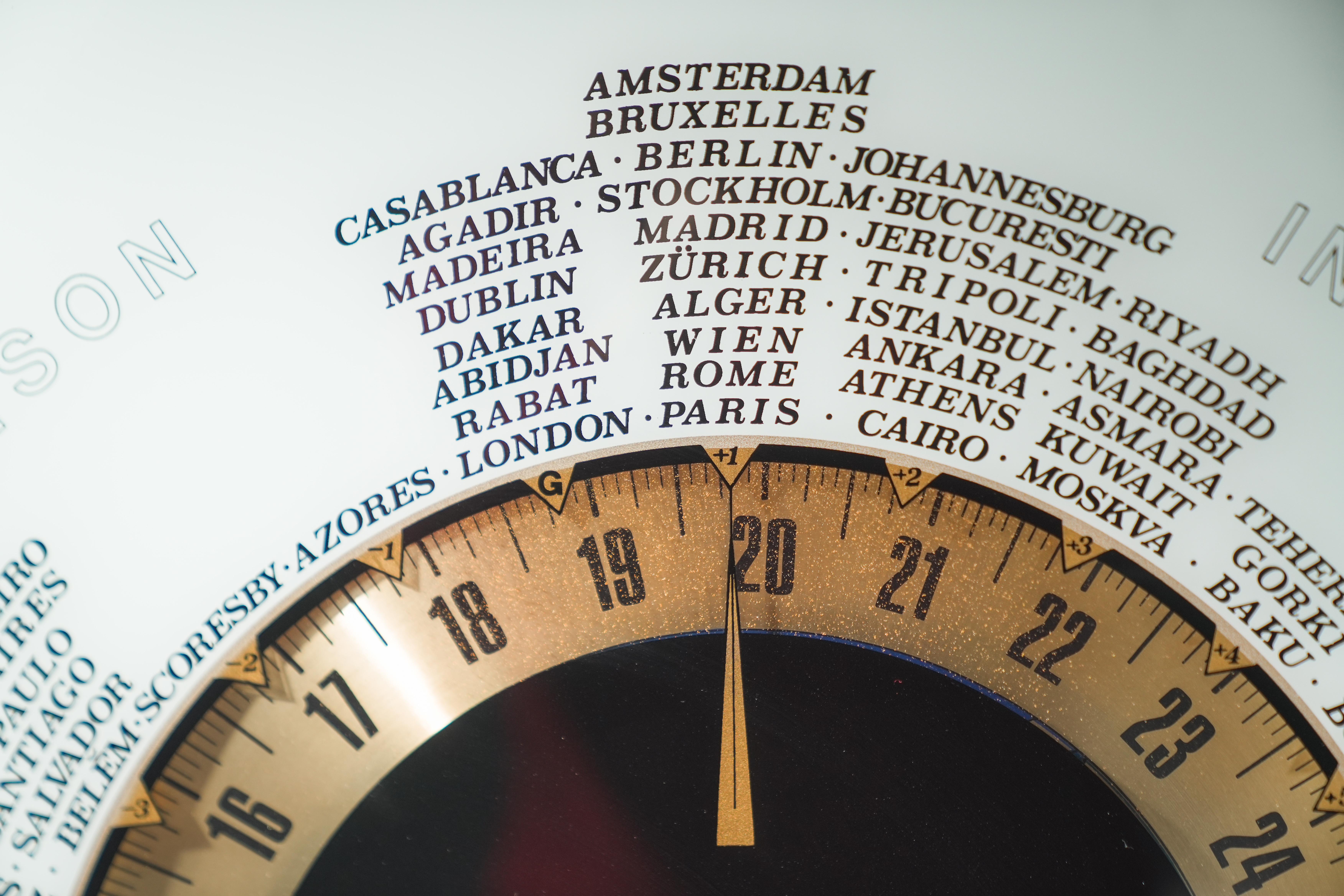 1980er Jahre 'Zeitvergleich' Weltuhr  Einzigartige 24-Stunden-Wanduhr mit internationaler Zeitangabe im Angebot 3