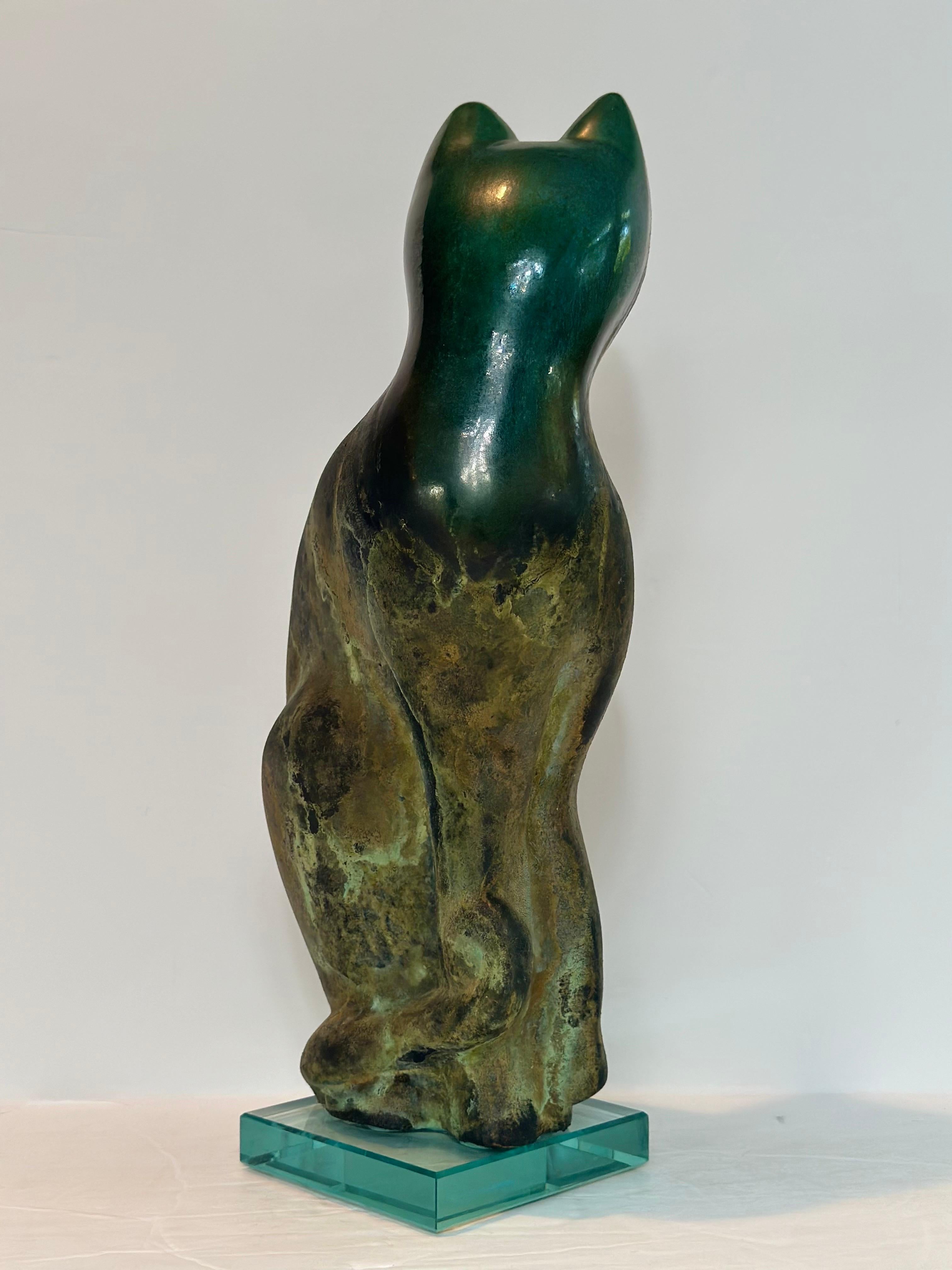 Años 80 Tony Evans Escultura de cerámica animal de gato verde en cerámica de rakú Estadounidense en venta