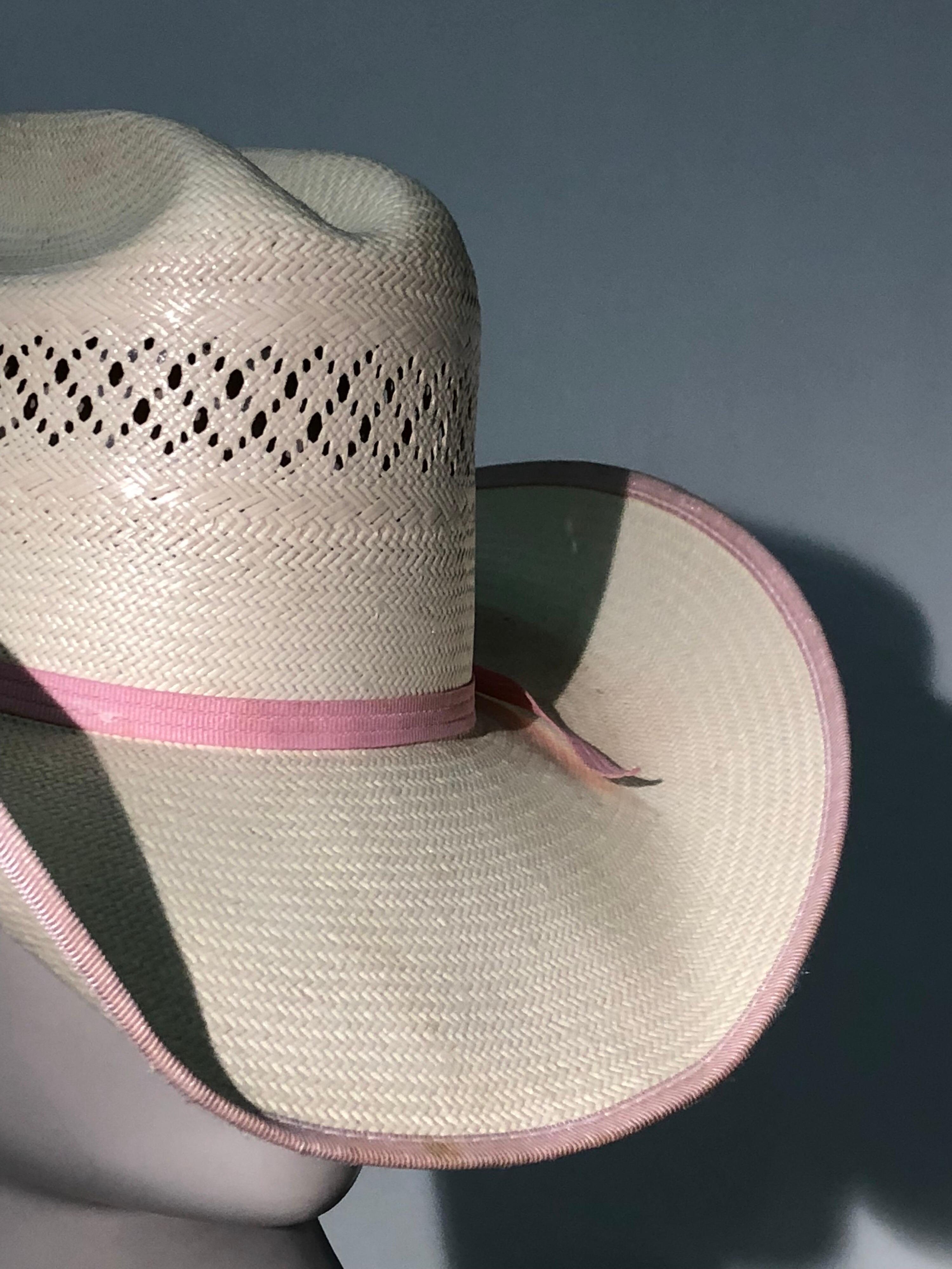 1980s Tony Lama Structured Straw Cowgirl Hat W/ Pink Ribbon Edging & Band For Sale 2