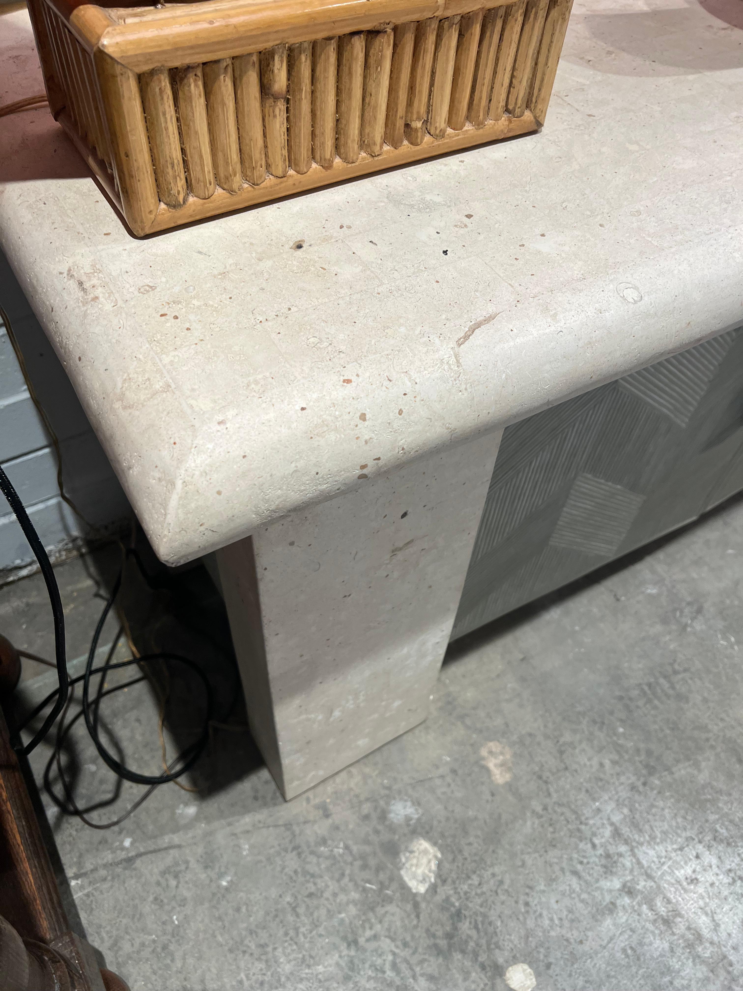 Fine XX secolo Credenza anni '80 in travertino e canna da zucchero in vendita