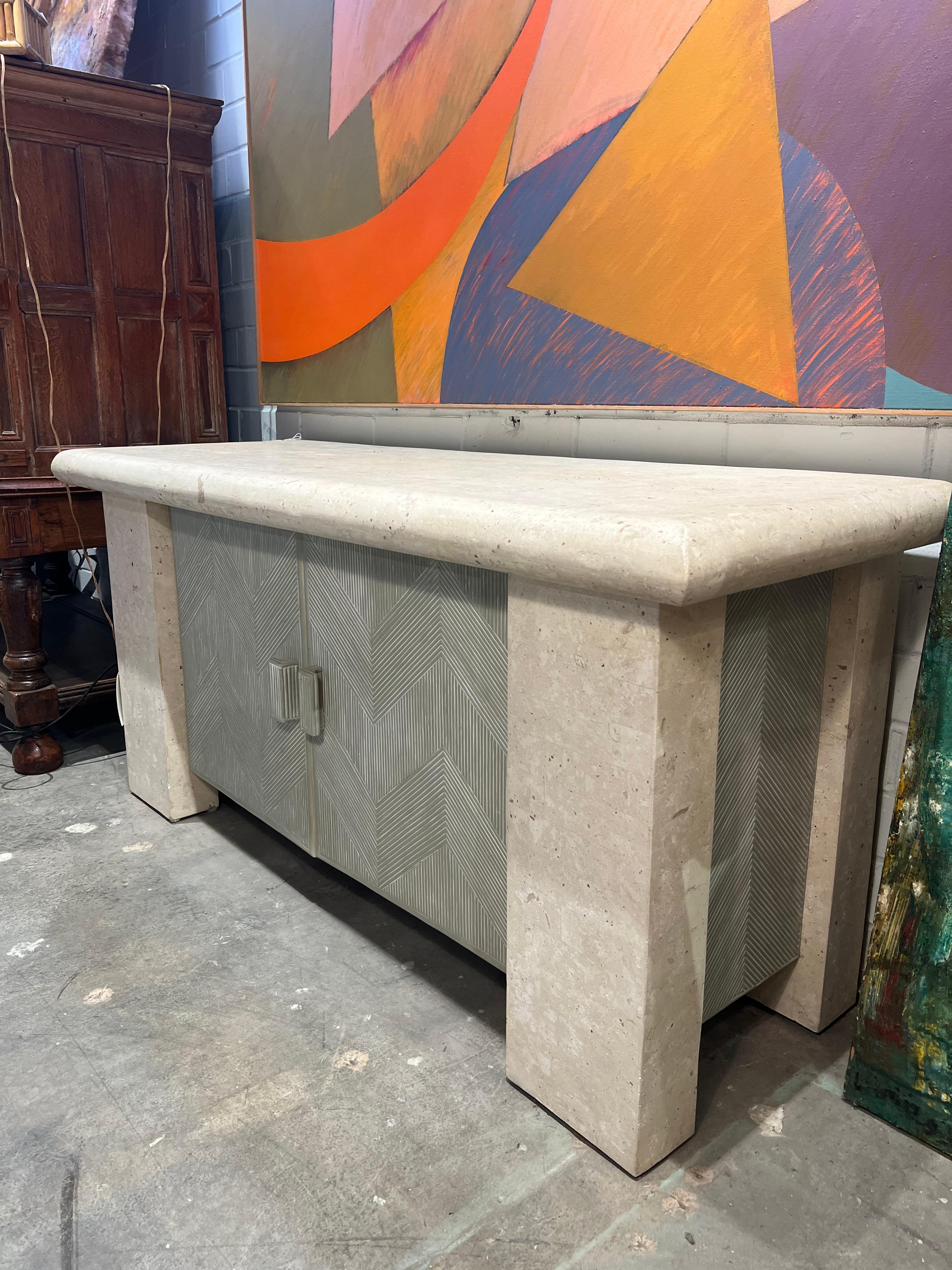 Credenza anni '80 in travertino e canna da zucchero in vendita 1