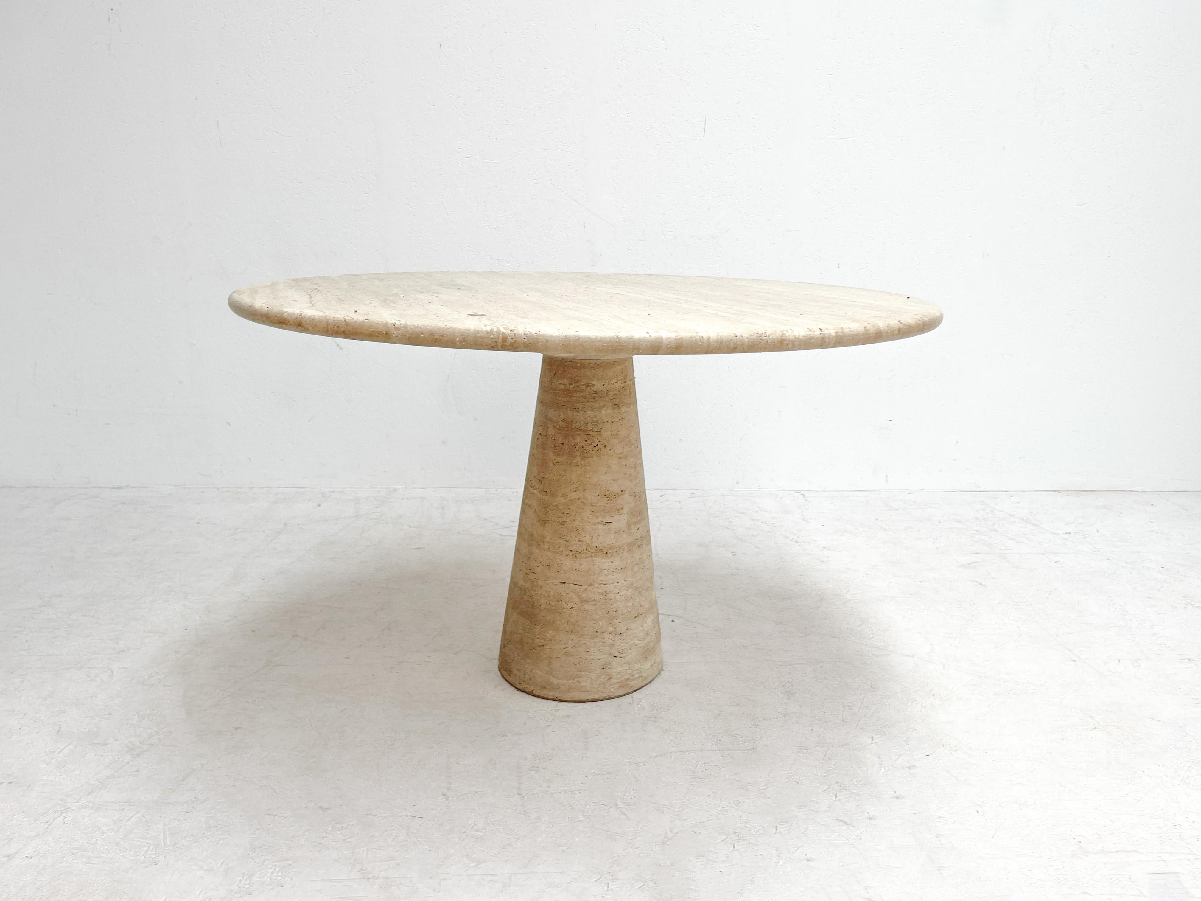 Angelo Mangiarotti (attr.) dining table
Postmodern dining table in the style of the famous Italian designer Angelo Mangiarotti. The table is from the late 1970s and is fully made of travertine. The table has a round edged top mounted on a conical