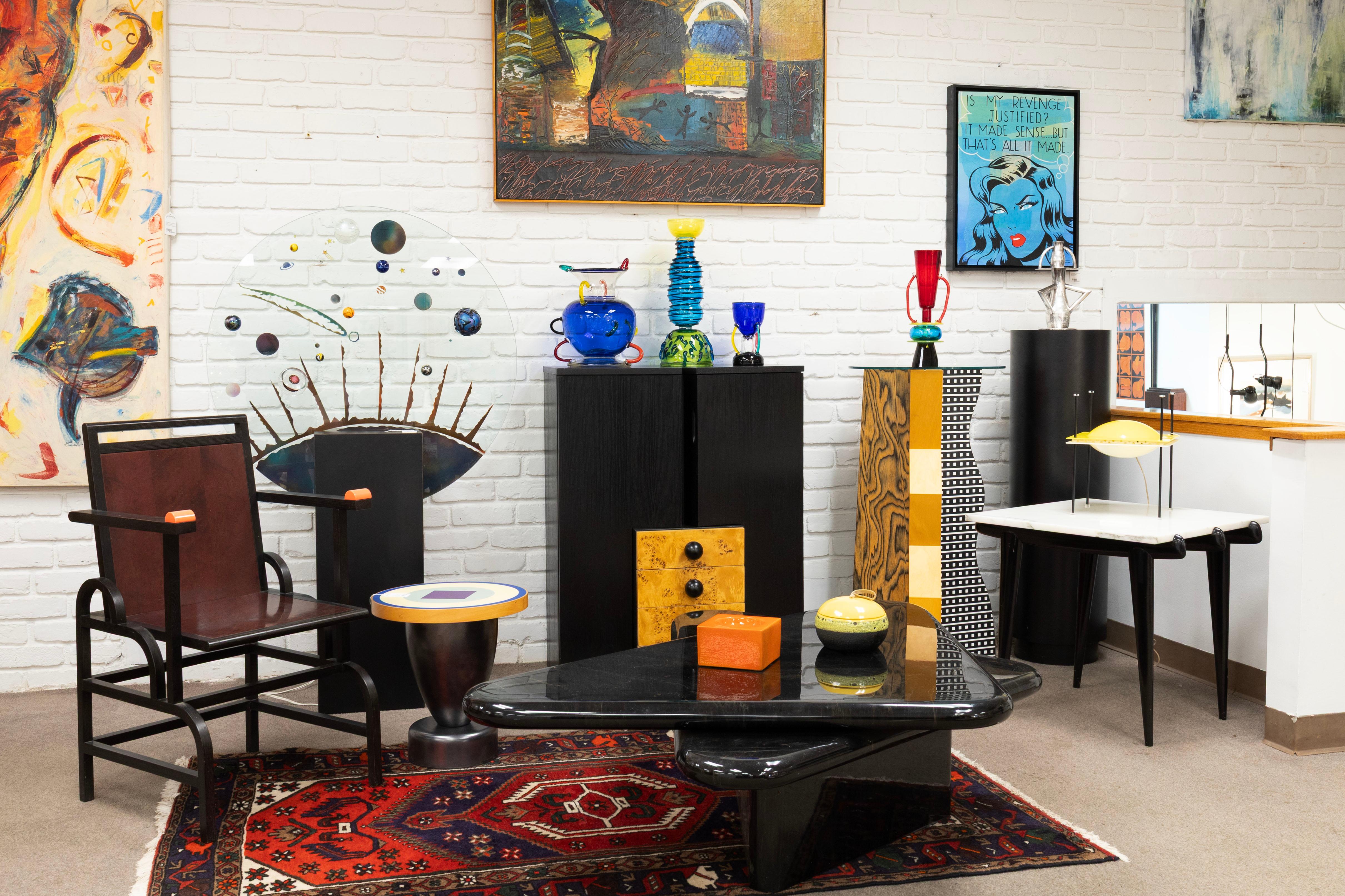 1980s Triangular Black Faux Marble Swivel Coffee Table For Sale 2