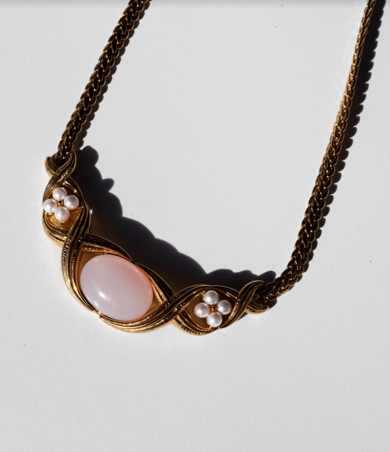 Retro 1980s Trifari Necklace in Gold Plate with Pearls and Pink Glass For Sale