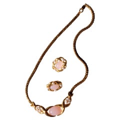 1980s Trifari Necklace in Gold Plate with Pearls and Pink Glass