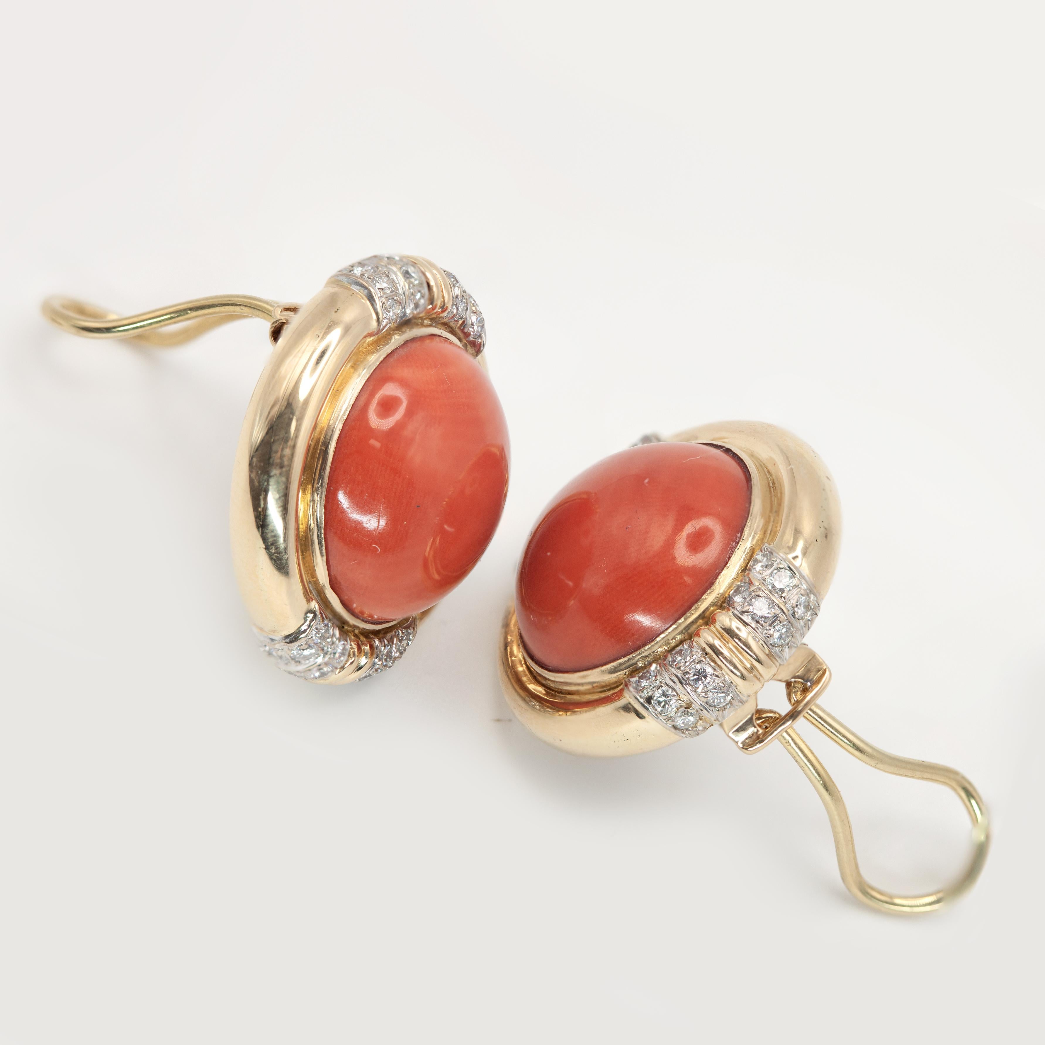 Pendientes de clip de coral con diamantes YG 18K Trío de los años 80 en Excelente Estado en New York, NY