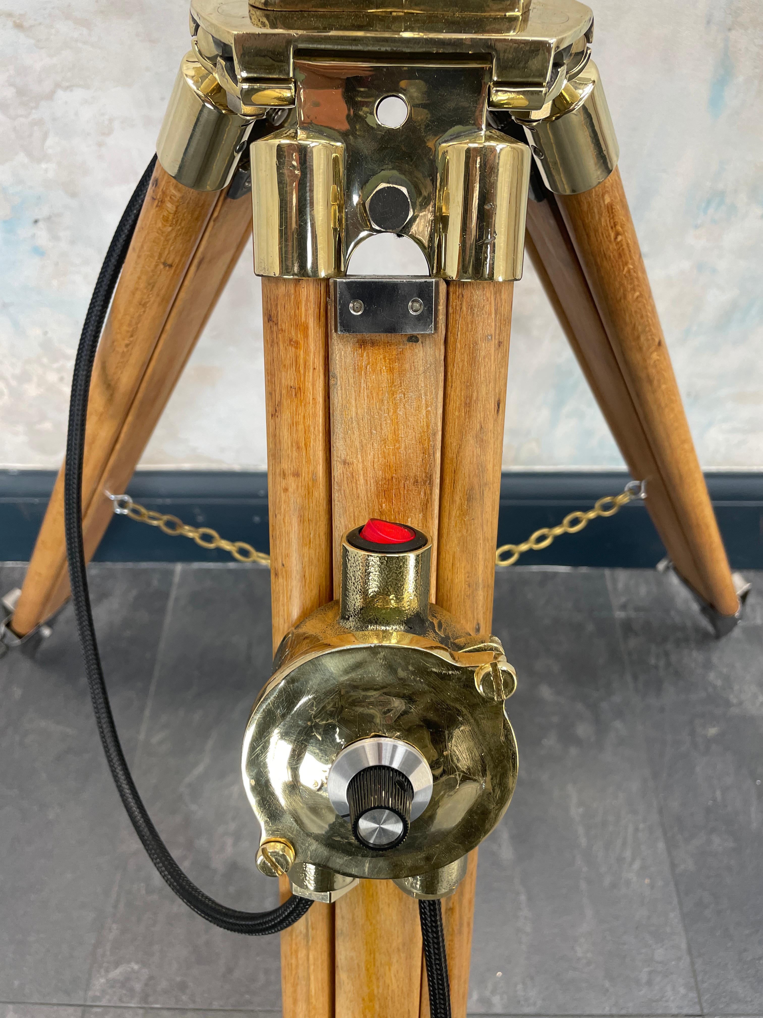 Lampe tripodepod espagnole Mateo Miletich Projector et British Tripod des années 1980 en vente 2