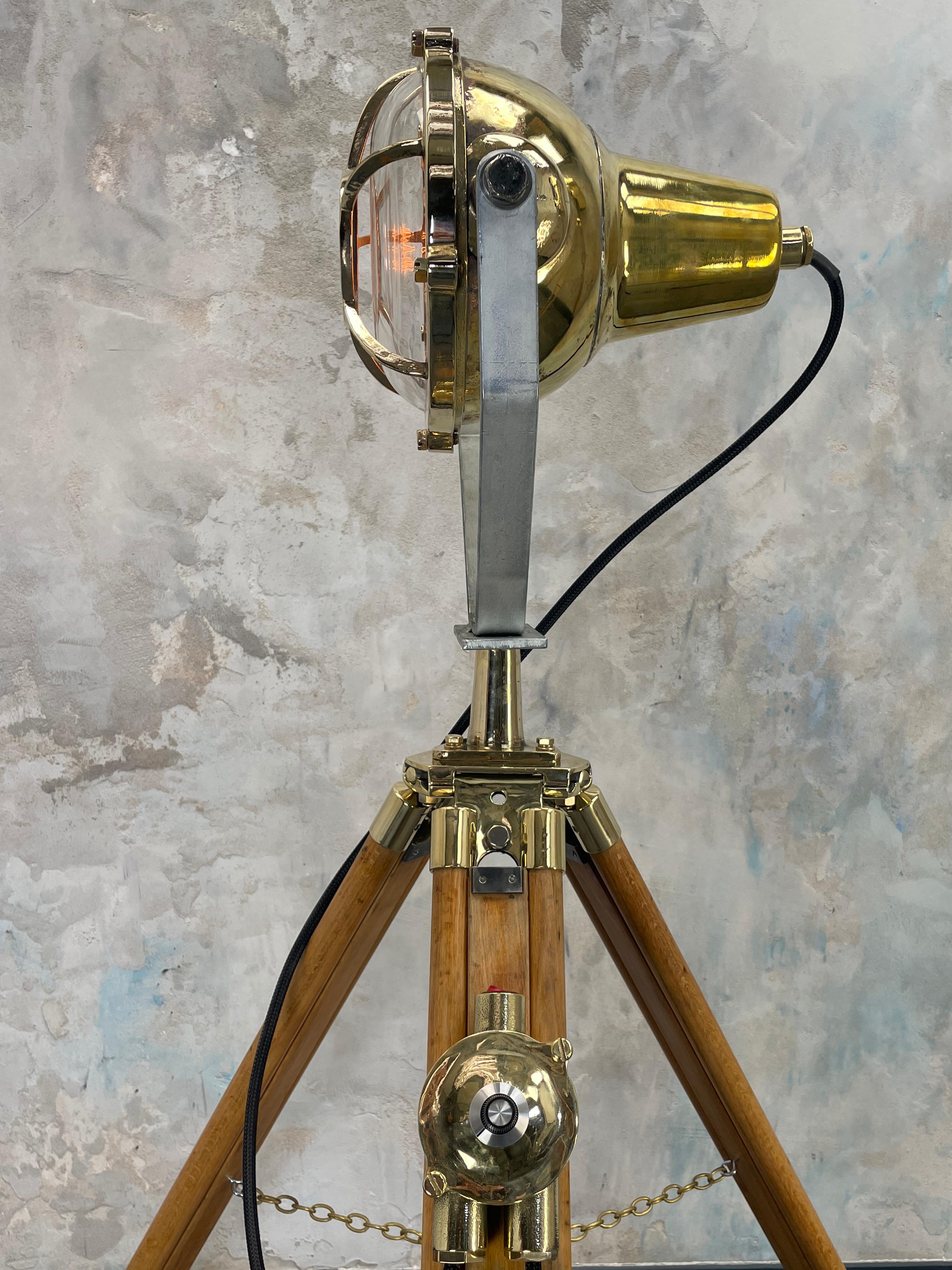 1980's Tripod Lampe, Spanisch Messing Mateo Miletich Projektor & British Tripod im Angebot 2