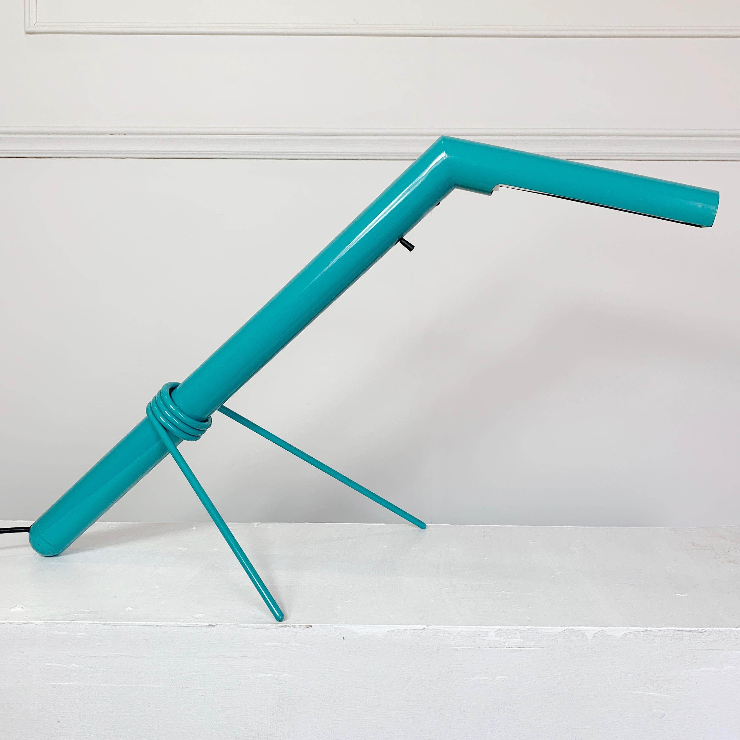 Lámpara de escritorio tubular turquesa de los años 80 en venta 5