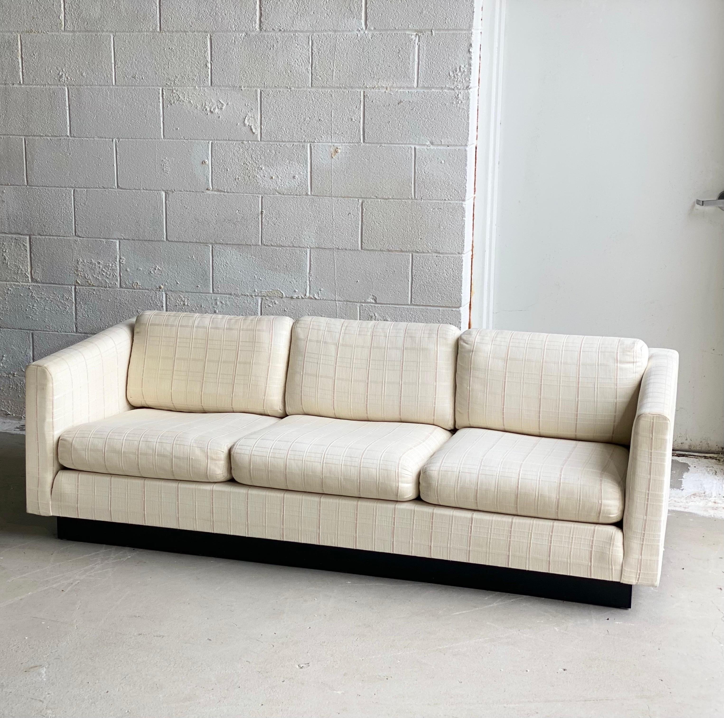 1980er Dreisitzer-Sofa in Smoking-Weiß (Moderne der Mitte des Jahrhunderts)