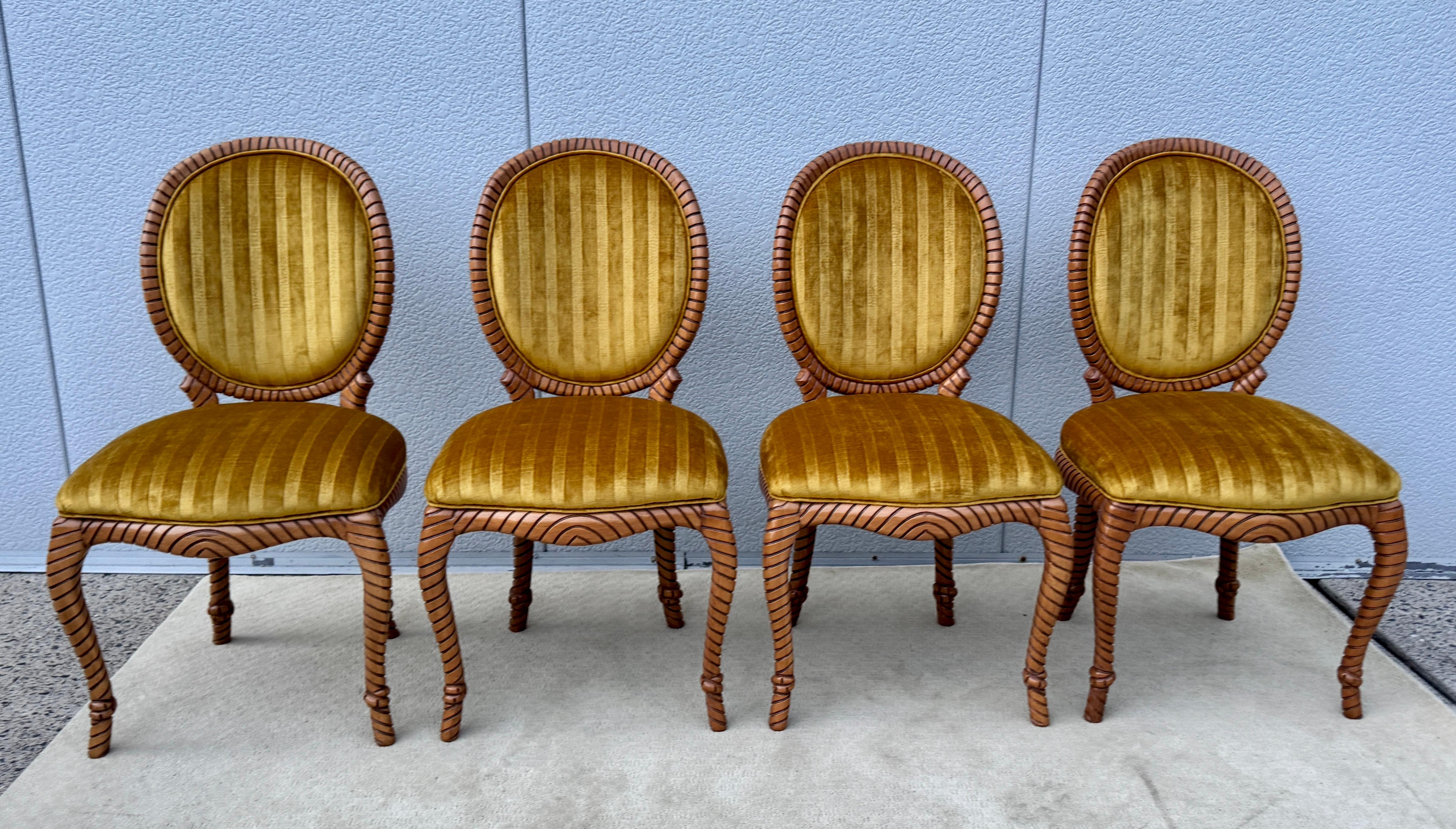 Sillas De Comedor De Madera De Cuerda Retorcida De Los Años 80 10 De España En Tela De Terciopelo Italiano en Bueno estado para la venta en New York, NY