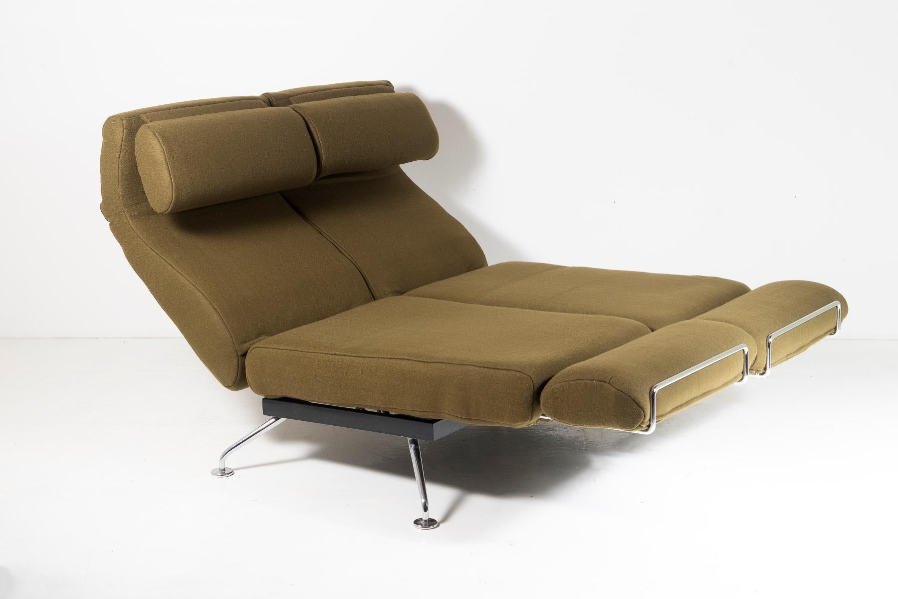 green recliner sofa