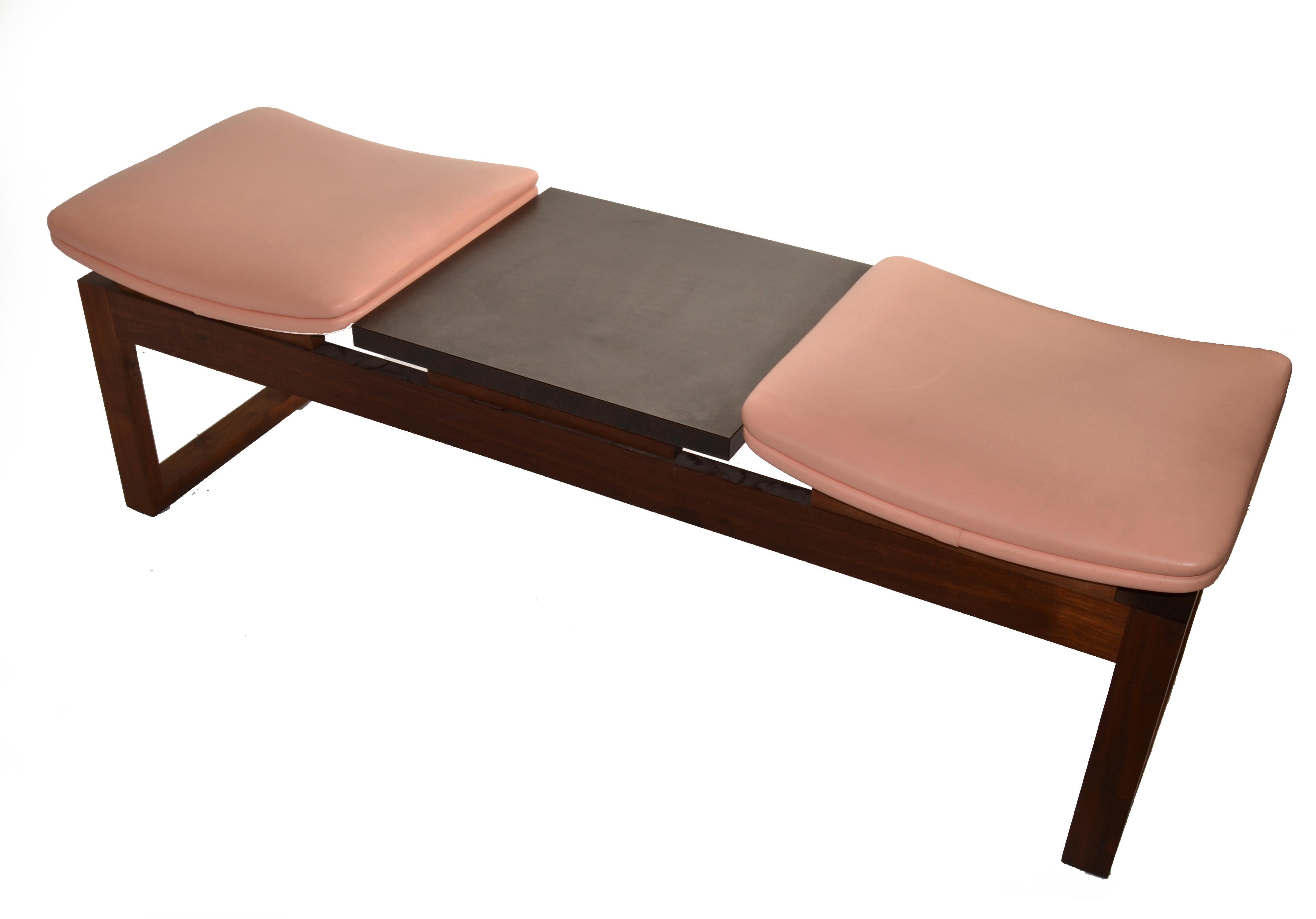Banco y mesa de madera maciza de dos plazas de imitación de cuero de los años 80 Moderno de mediados de siglo en venta 5