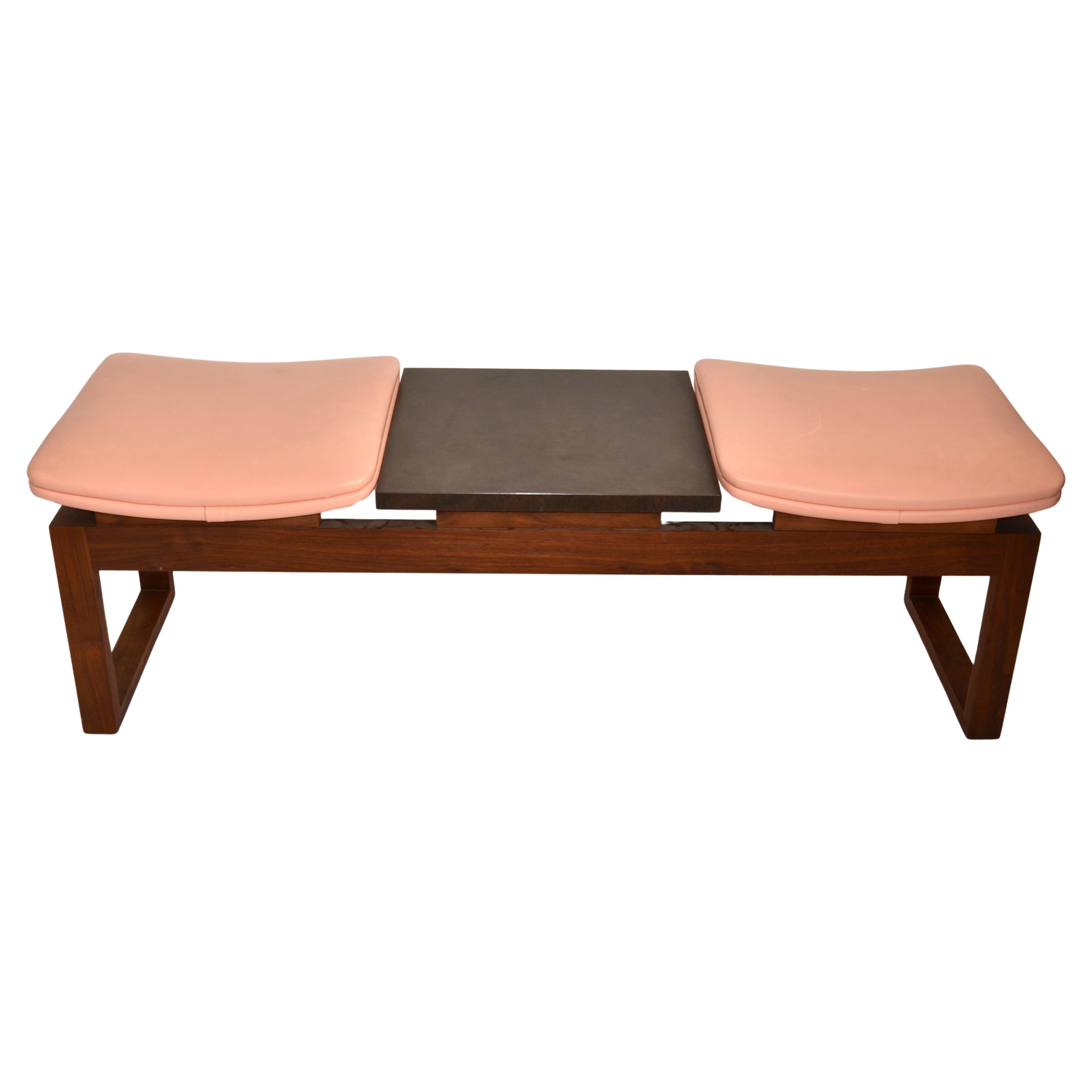 Banco y mesa de madera maciza de dos plazas de imitación de cuero de los años 80 Moderno de mediados de siglo Estadounidense en venta