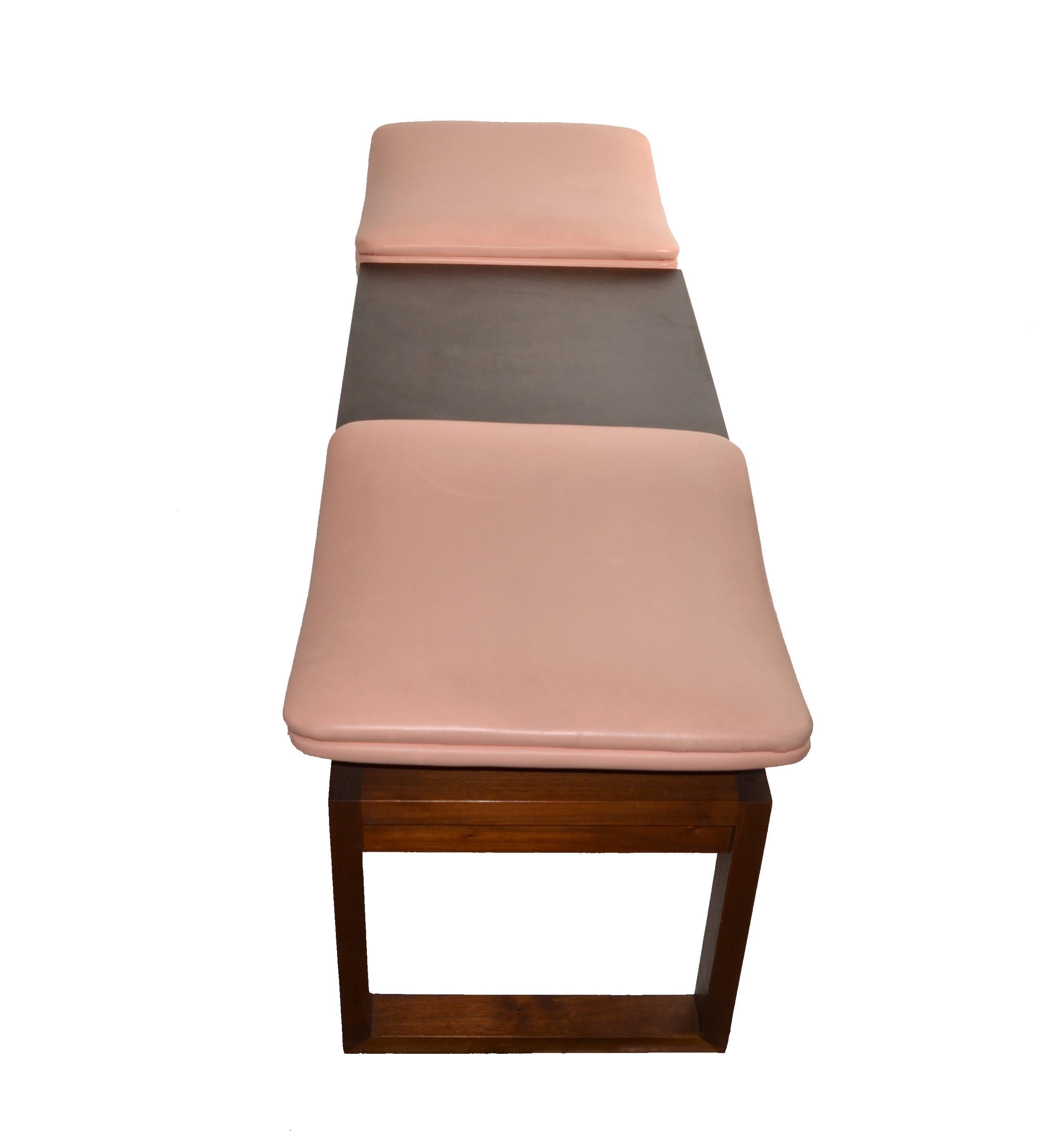 Banco y mesa de madera maciza de dos plazas de imitación de cuero de los años 80 Moderno de mediados de siglo Plástico en venta