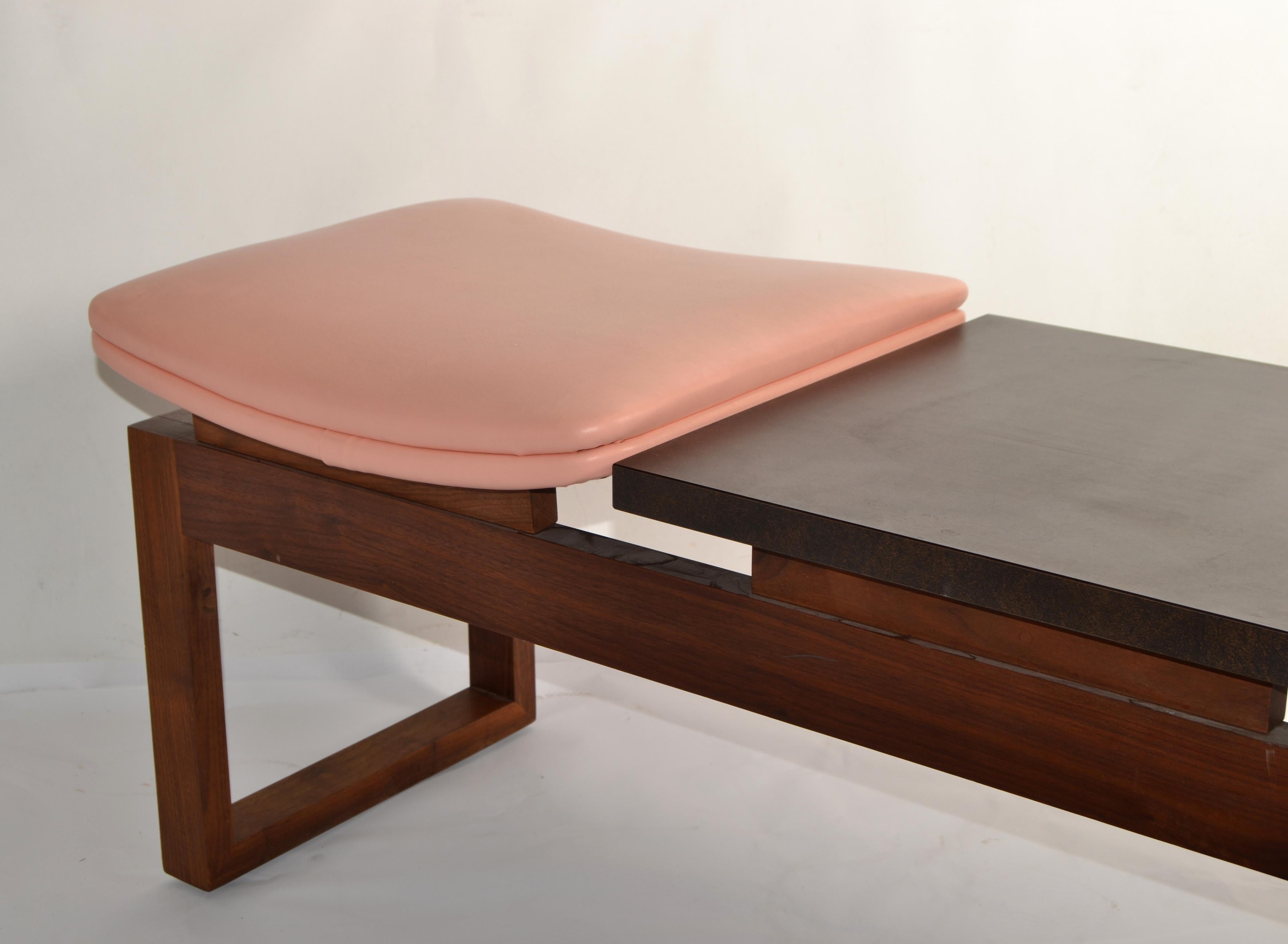 Banco y mesa de madera maciza de dos plazas de imitación de cuero de los años 80 Moderno de mediados de siglo en venta 2