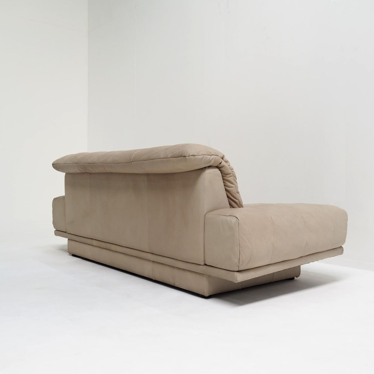 Leather 1980s two-seater sofa produced by the German manufacturer Rolf Benz