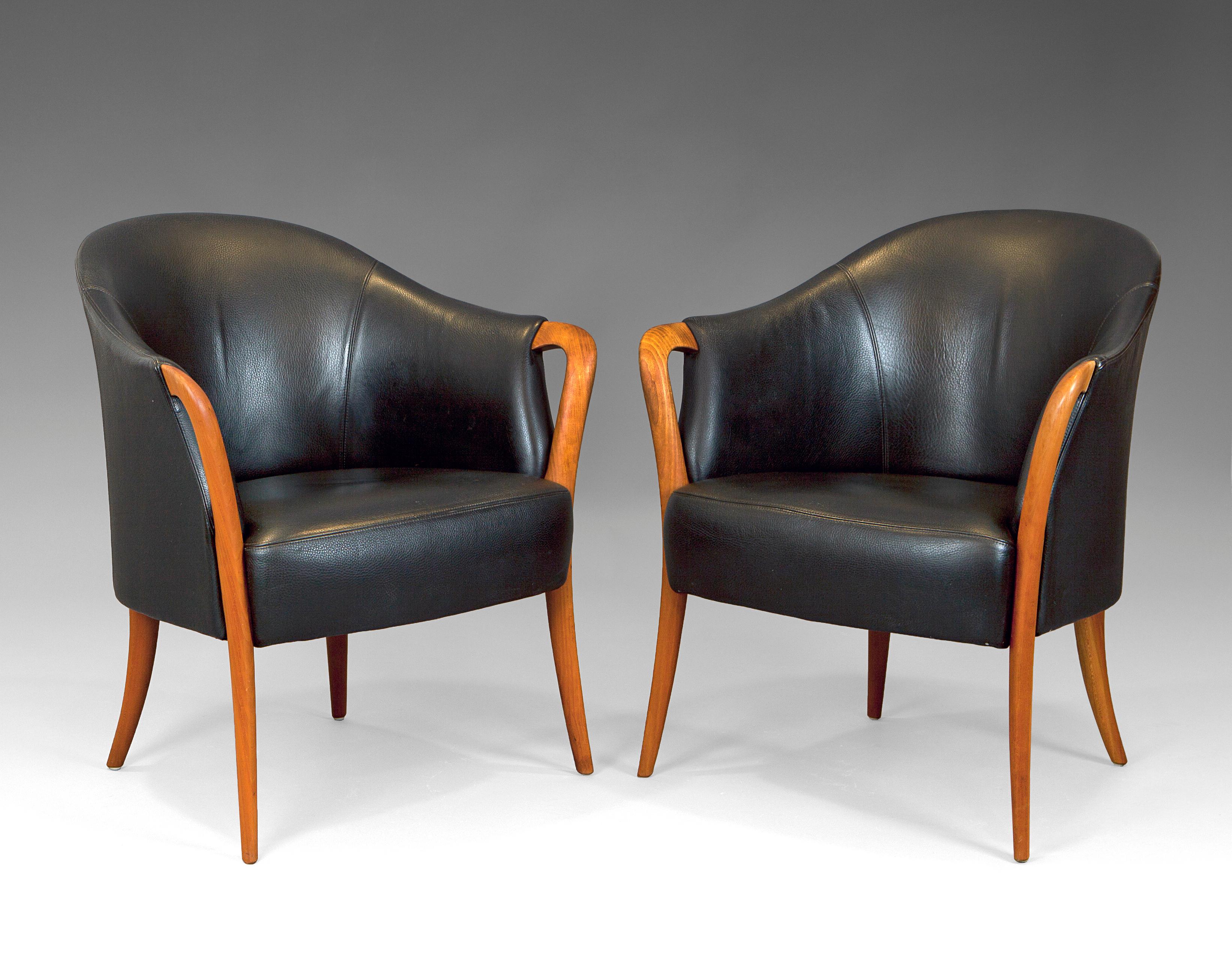 Italian 1980's Armchairs in Walnut and Leather in style of Umberto Asnago ''Progetti'