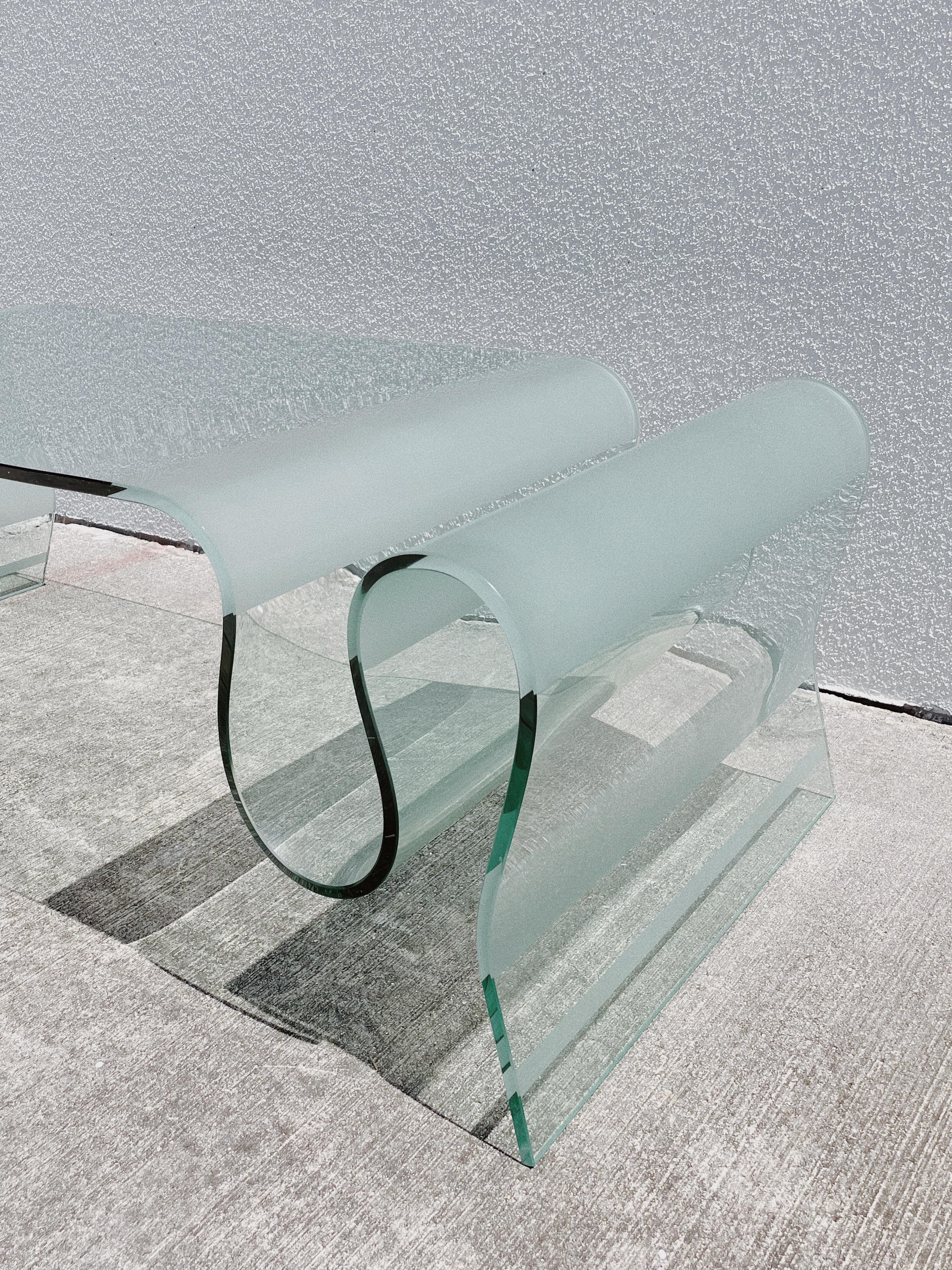 1980s Undulating Glass Coffee Table With Frosted Accents In Good Condition For Sale In Miami, FL