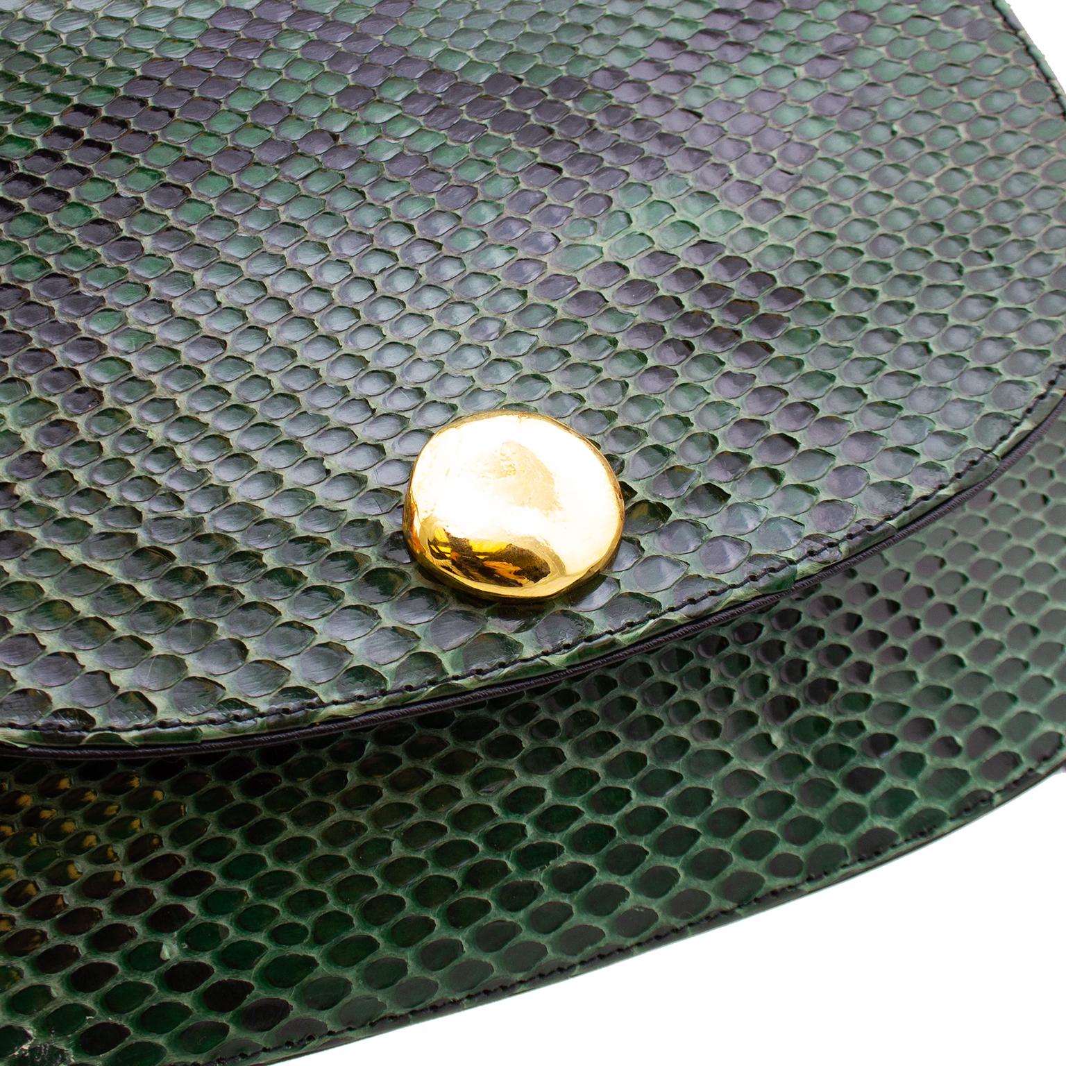 1980er Ungaro Grüne und schwarze Tasche aus gemustertem Leder mit Quasten im Angebot 2